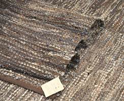 Filleryer kan lages av mange materialer - som rester i skinn fra veskeproduksjon, gamle olabukser eller flettede filler fra T-skjorter. Brunt er en av høstens farger. Disse blir importert av Lama A/S.