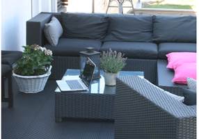<b>SMART </b>Her er Lounge lagt på terrassen, og gir et stabilt, praktisk og stilig utegulv. 