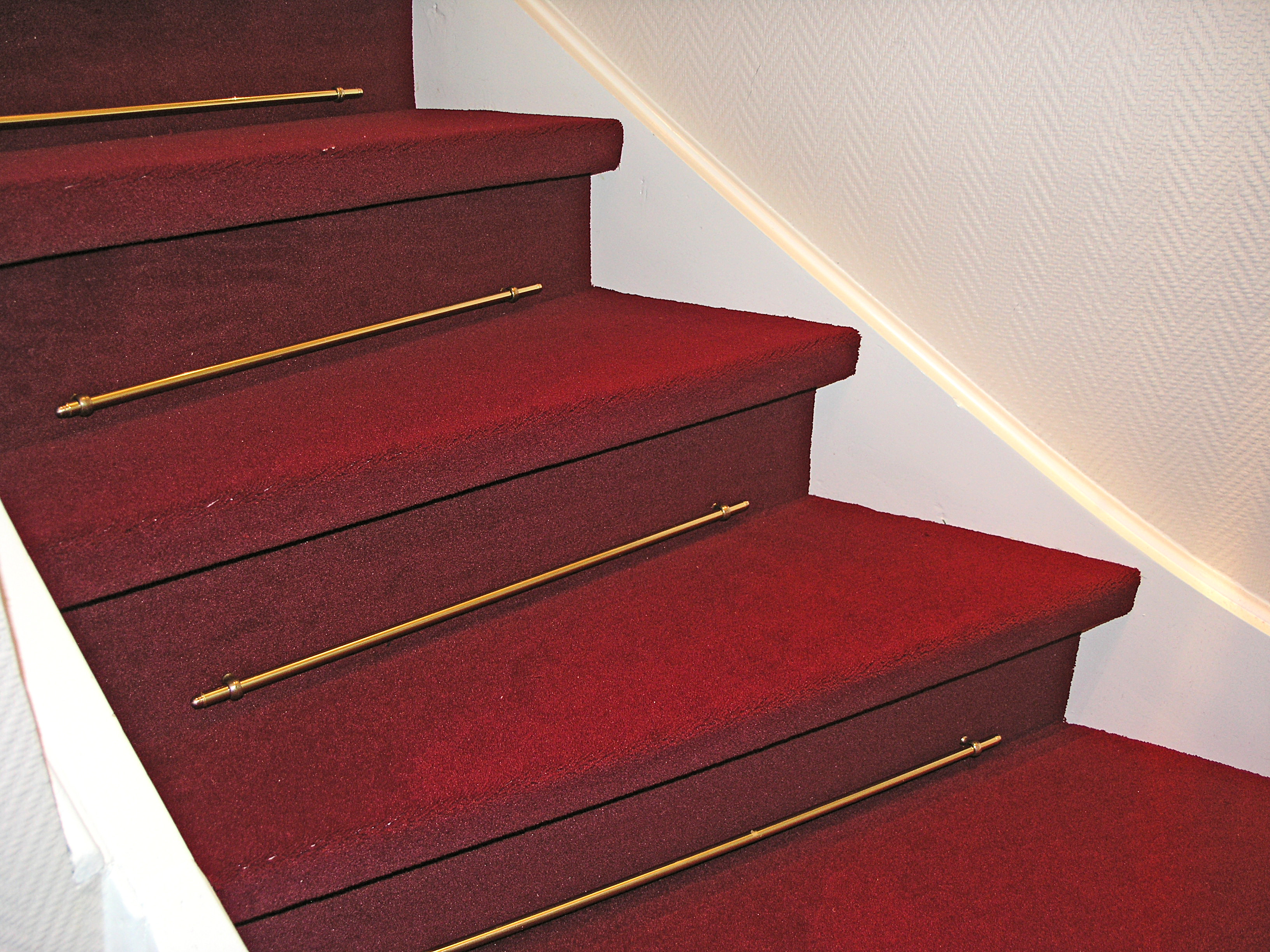 Total forvandling med maling Trapp og trapperom ifi.no