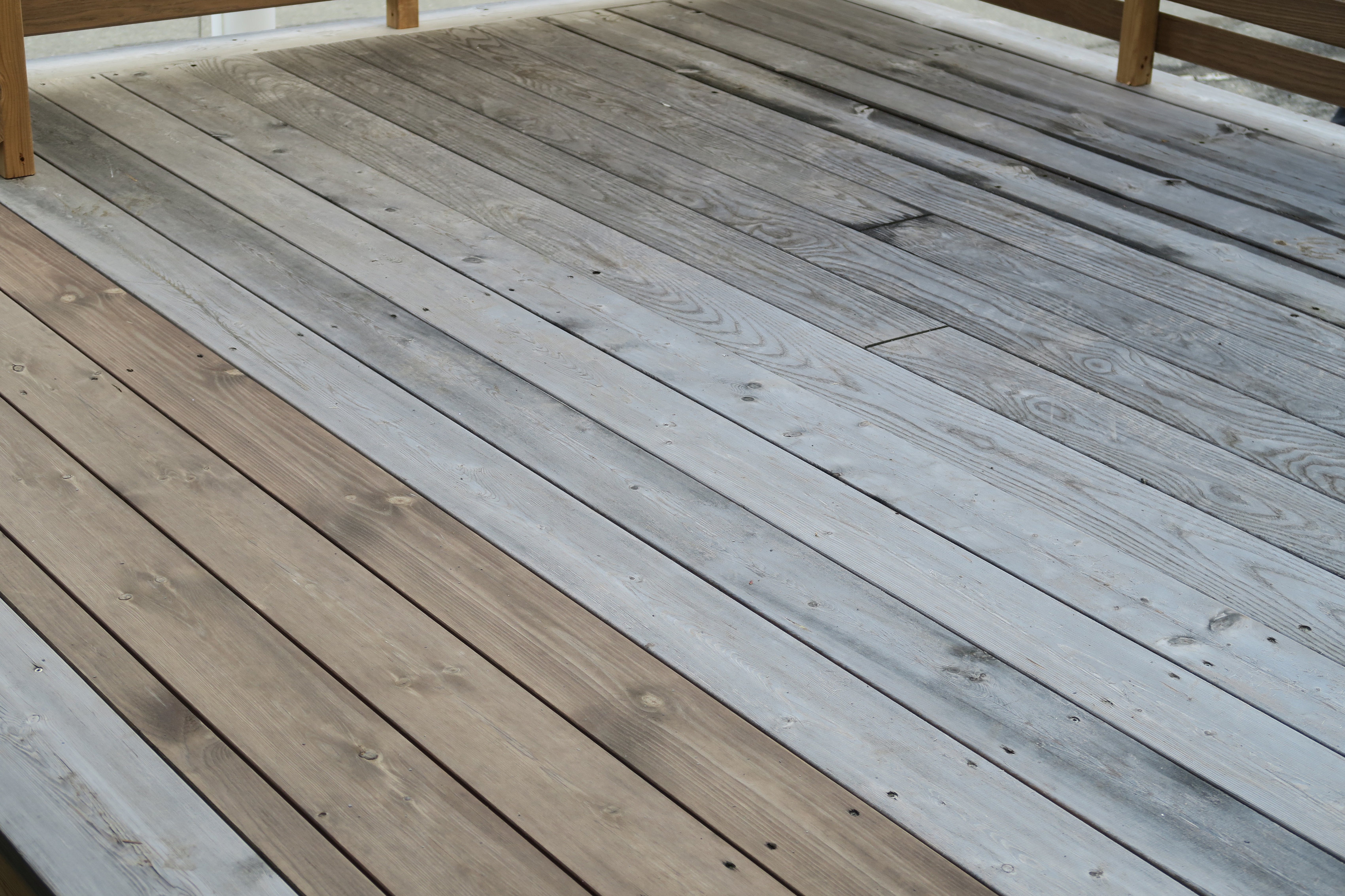 Gr&aring; plank som bare lengter etter pleie.