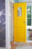 Ta med sola inn på det lille rommet ved å male innsiden av dodøren. Foto: Jan Larsen/ifi.no