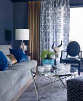 FLERE LAG: Lag på lag med gardiner gjør stuen lun, demper lyd og understreker stilen.