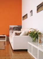 Slette vegger i mange spreke og fine farger gir rommet en helt ny atmosfære.