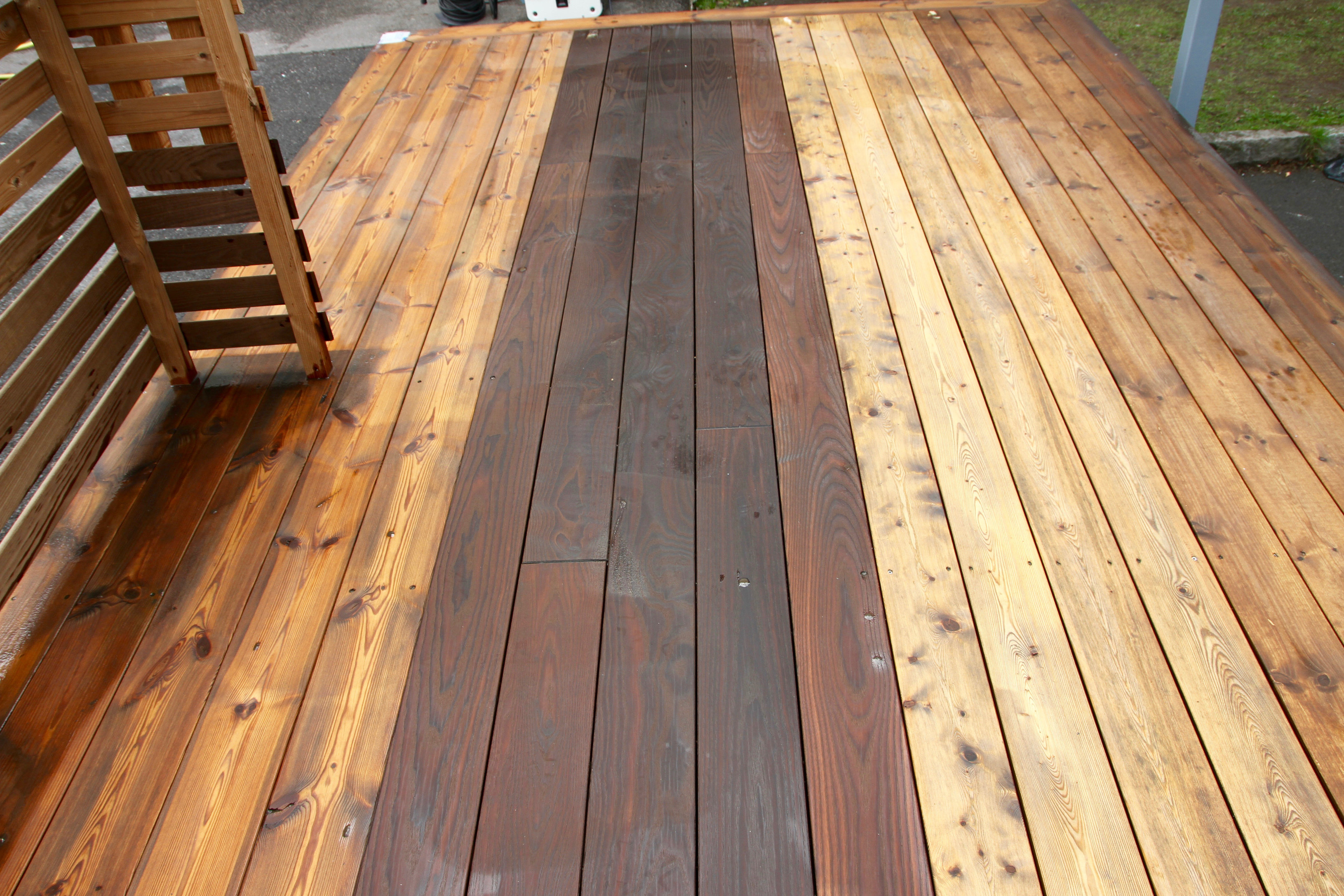 Oljebeis fra Osmo s&oslash;rger for at treverket f&aring;r tilbake sin opprinnelige farge.