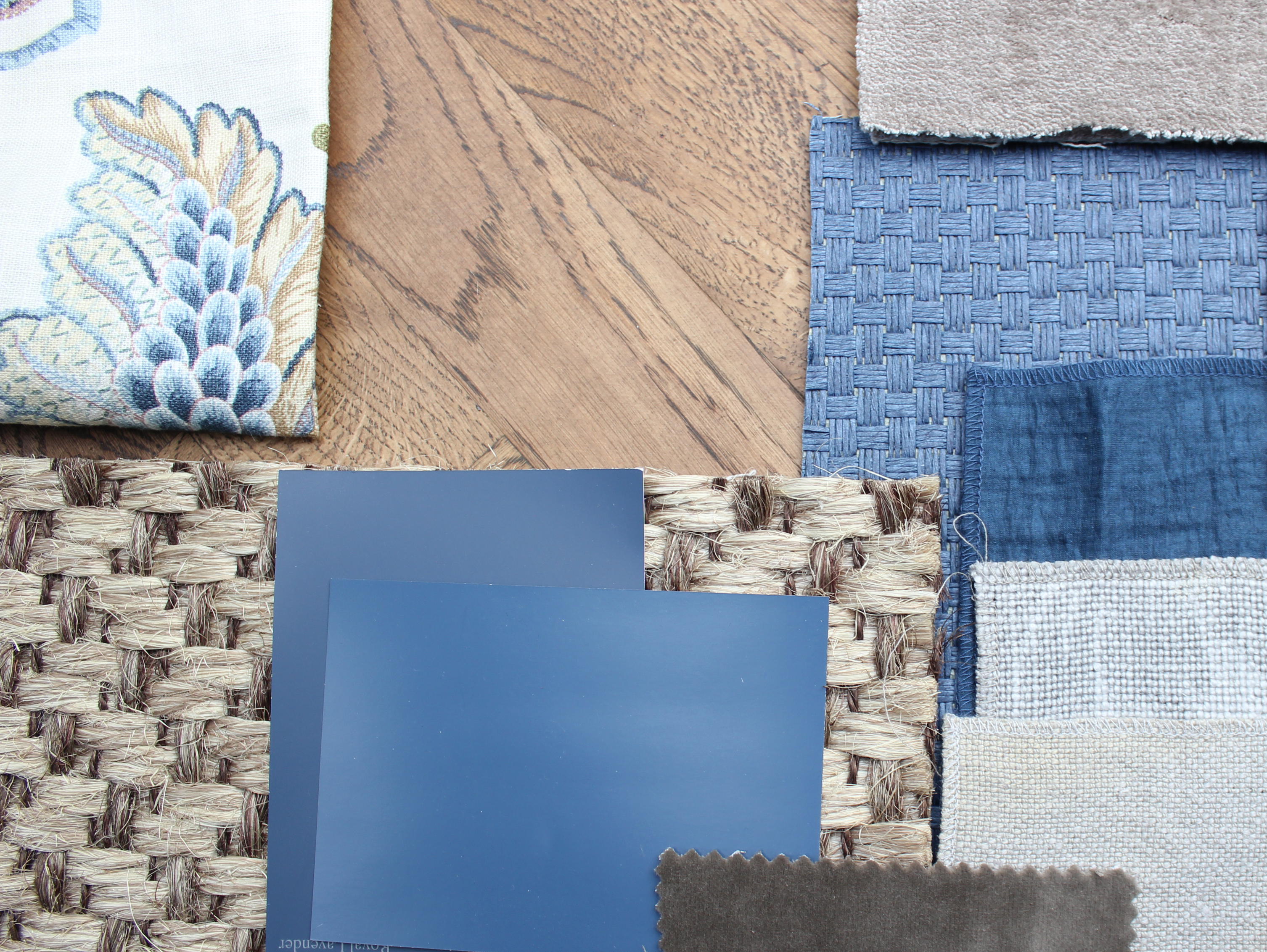 Nøytrale farger og blått er en trygg kombinasjon