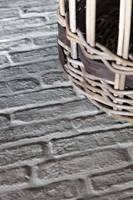 Castle Stones er sementbaserte avstøpinger av gamle gulv fra kirker og slott i Mellom-Europa. Flisene kan legges både ute og inne.