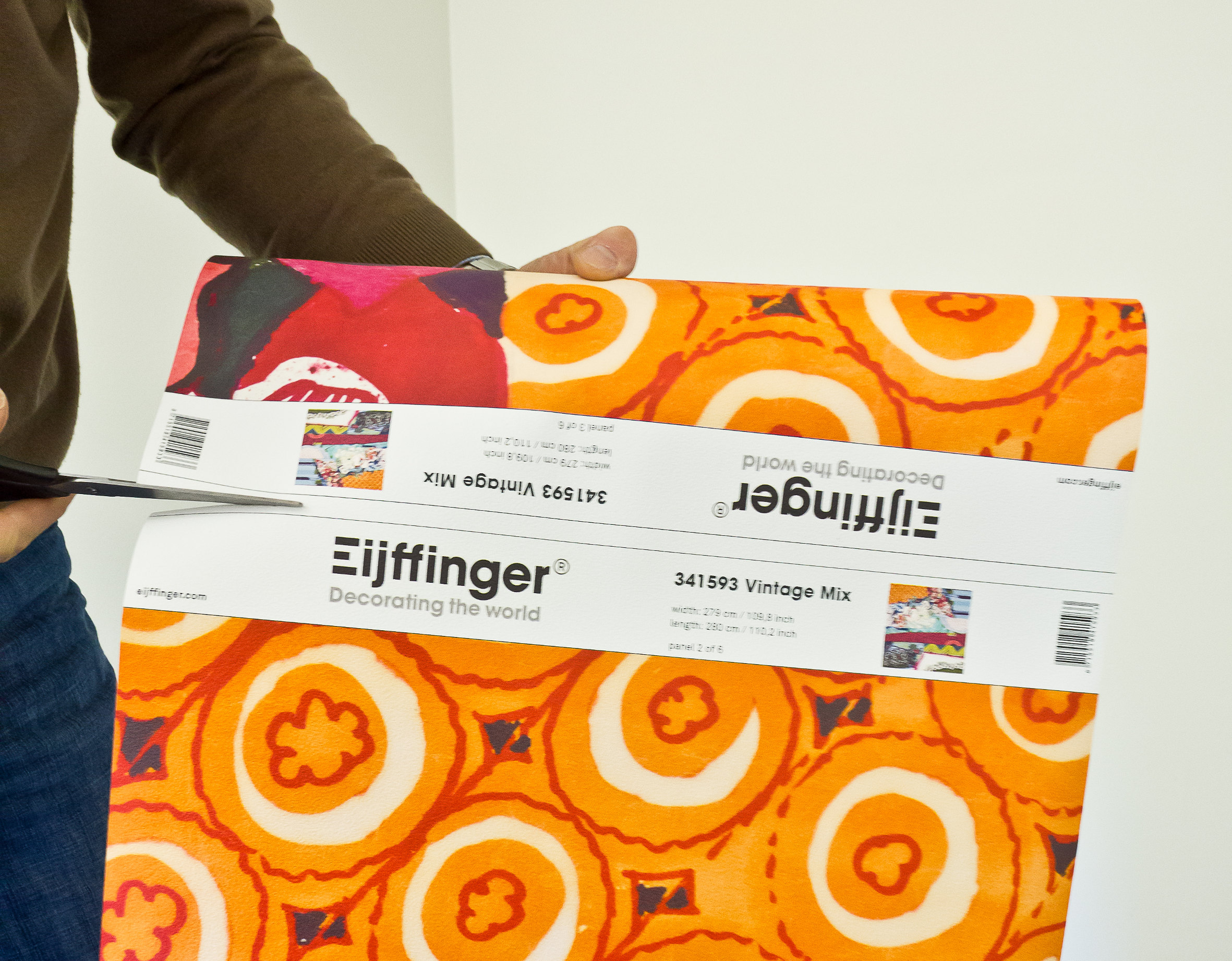 Panelene henger sammen, og må klippes fra hverandre. Alle paneler er merket med nummer, så du går ikke surr i rekkefølgen.