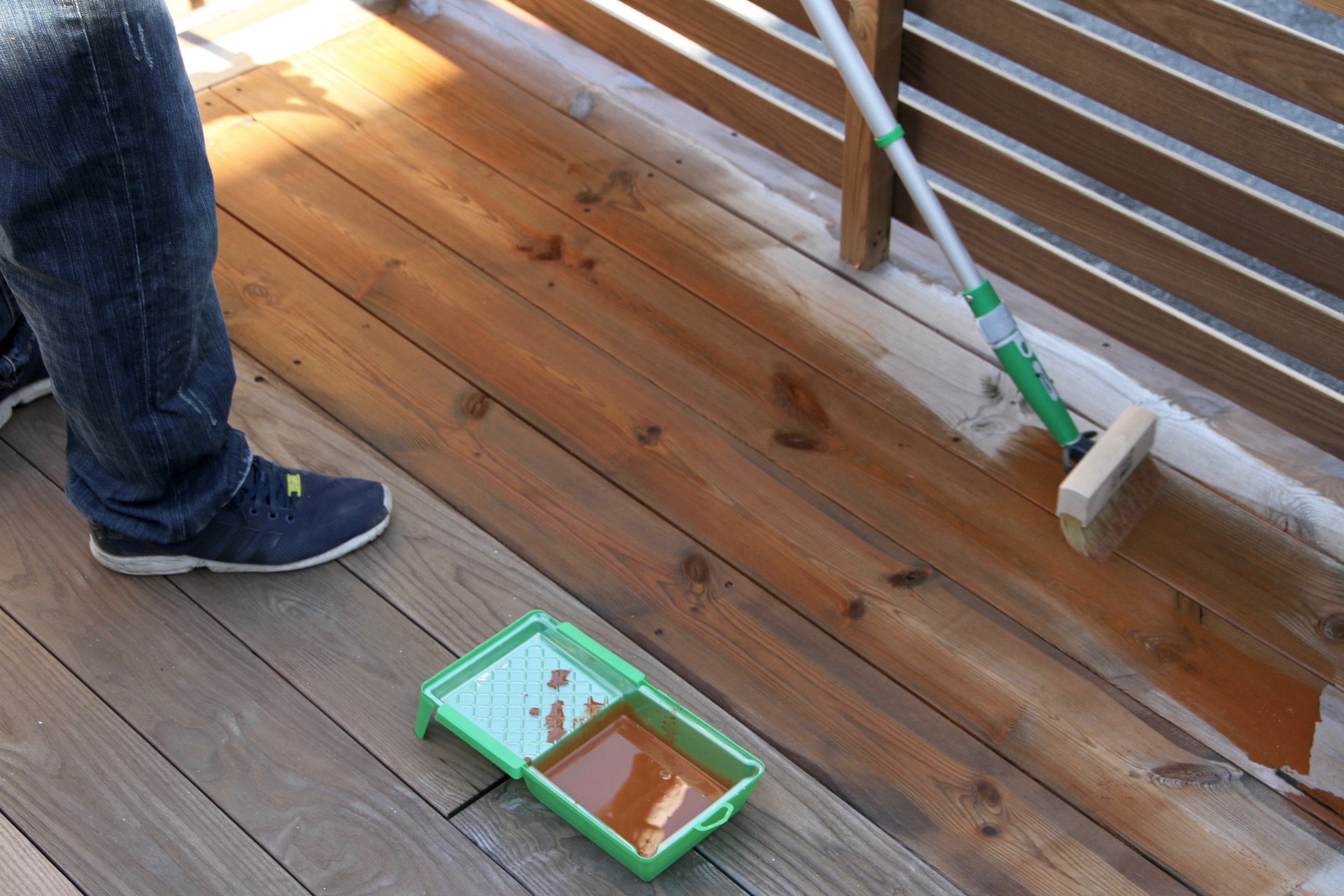 Osmos oljebeis skal p&aring;f&oslash;res i tynne lag med en egen p&aring;f&oslash;ringsb&oslash;rste.