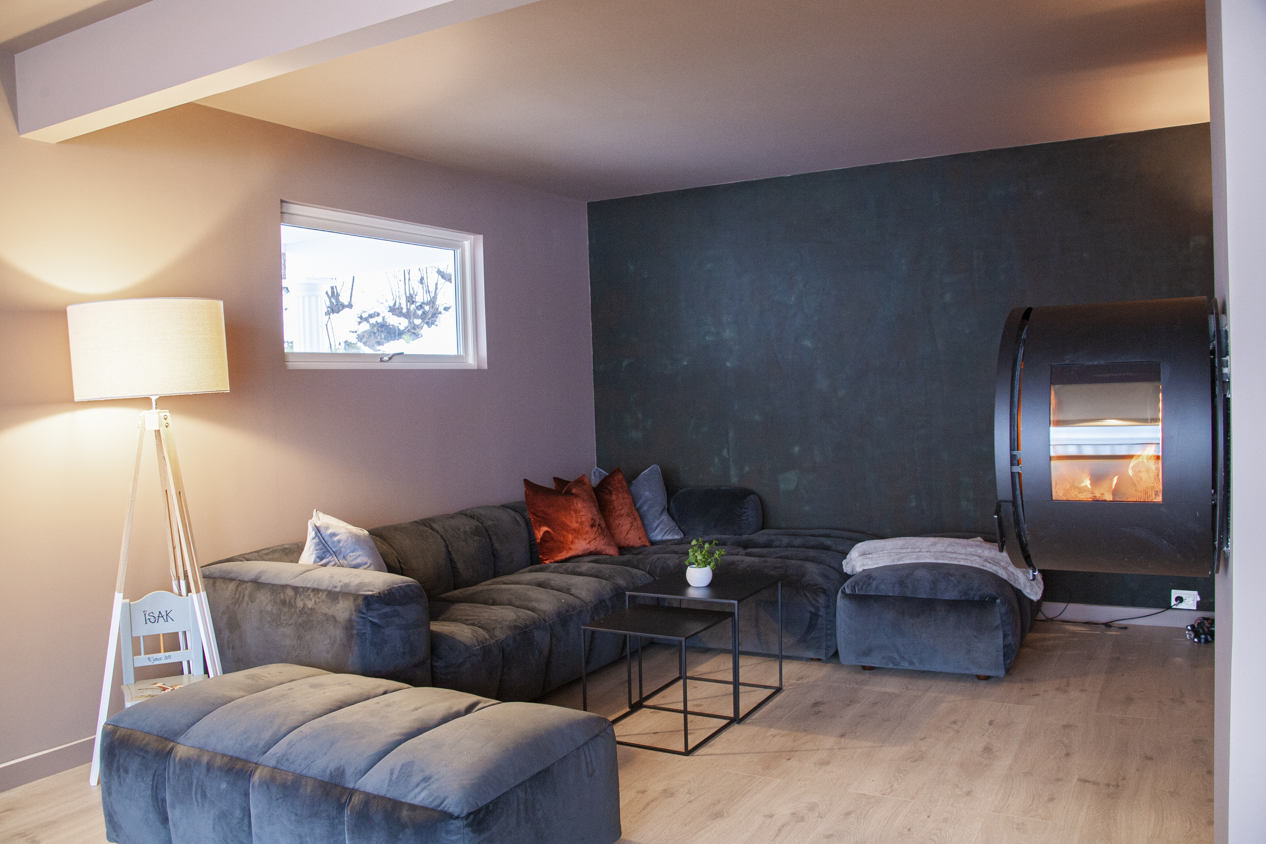 TO-TONET METALLUTTRYKK: SPACE kommer i 12 spennende farger, hvor du kan velge et ton-i-ton-uttrykk eller et to-tonet uttrykk. I sistnevnte vil den metalliske effekten skinne sporadisk over overflaten og skape spennende kontraster.    