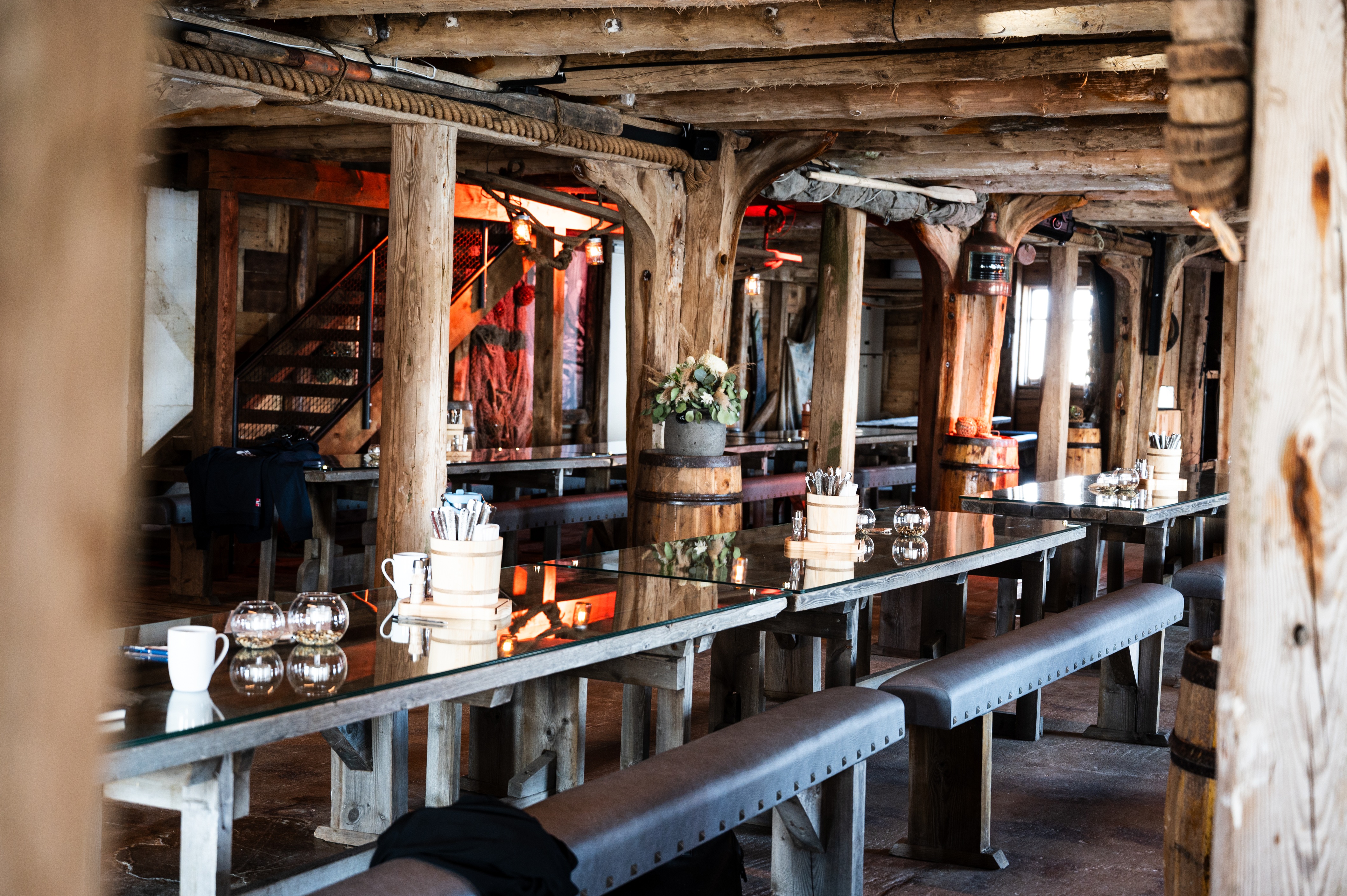 interiør fra Mortholmen, geniunt i treverk