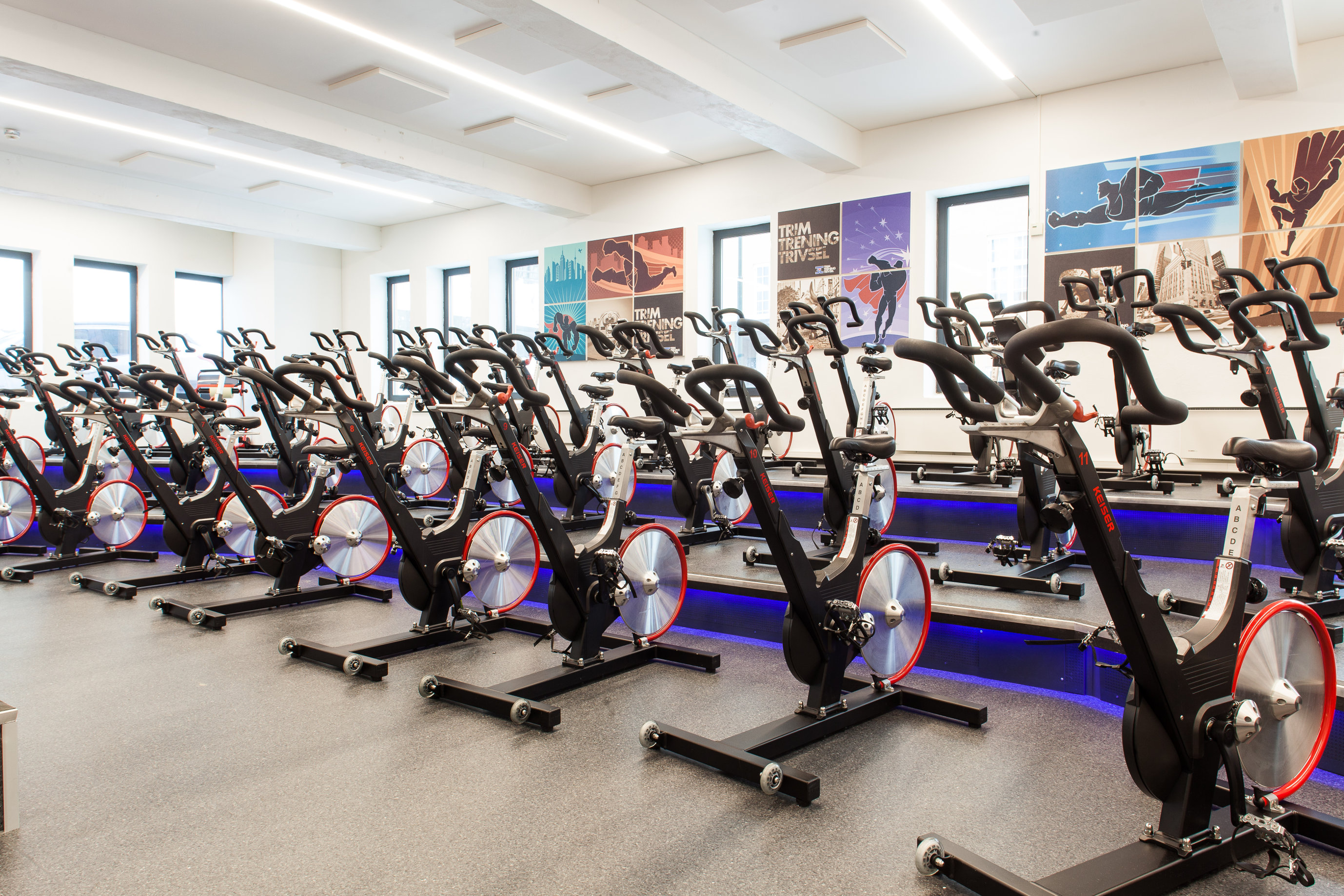 Grov overflate: I spinningsalen var det et ønske om at veggoverflatene skulle se grove ut. Det ble derfor brukt grovsparkel fra Nordsjö.