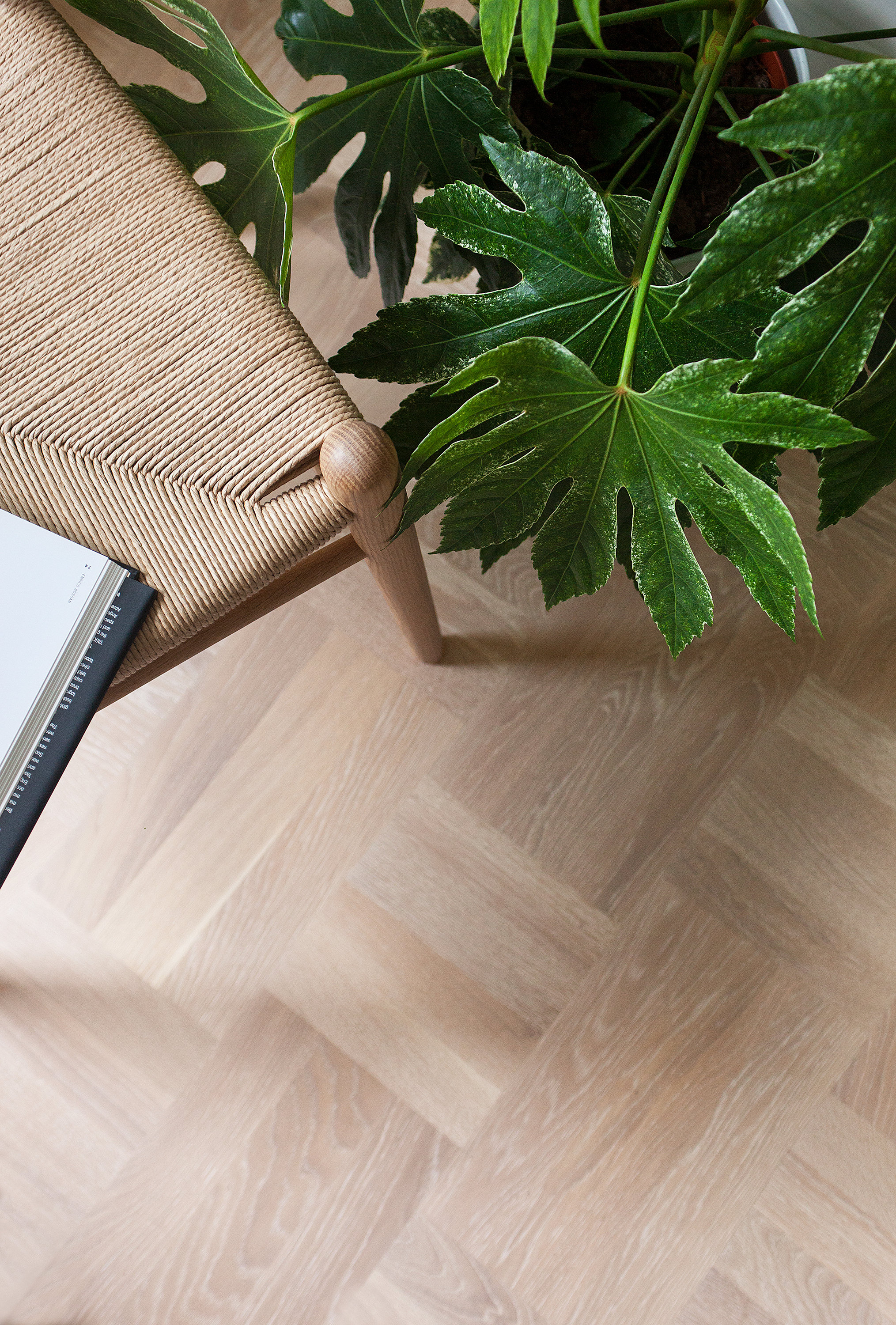  B&Oslash;RSTET:  En ny b&oslash;rsteteknikk l&oslash;fter fram designen og understreker treretningen i m&oslash;nsteret.