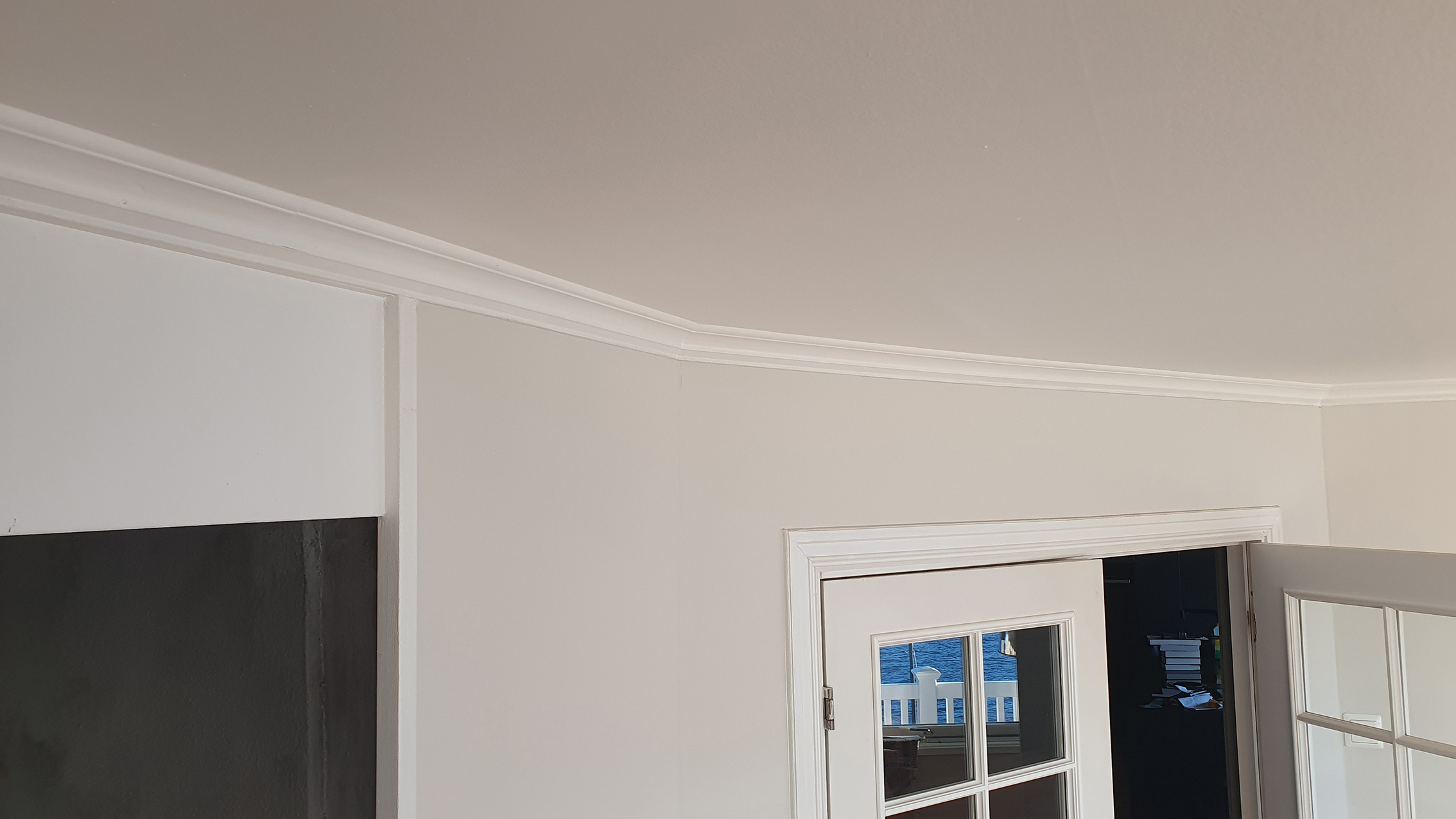 Slik så tak- og dørlistene ut.