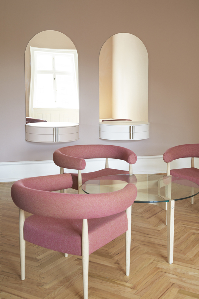 34 av fargene i det stilihistoriske fargekartet er skapt av Flüggers fargearkitekt Anne Christensen.