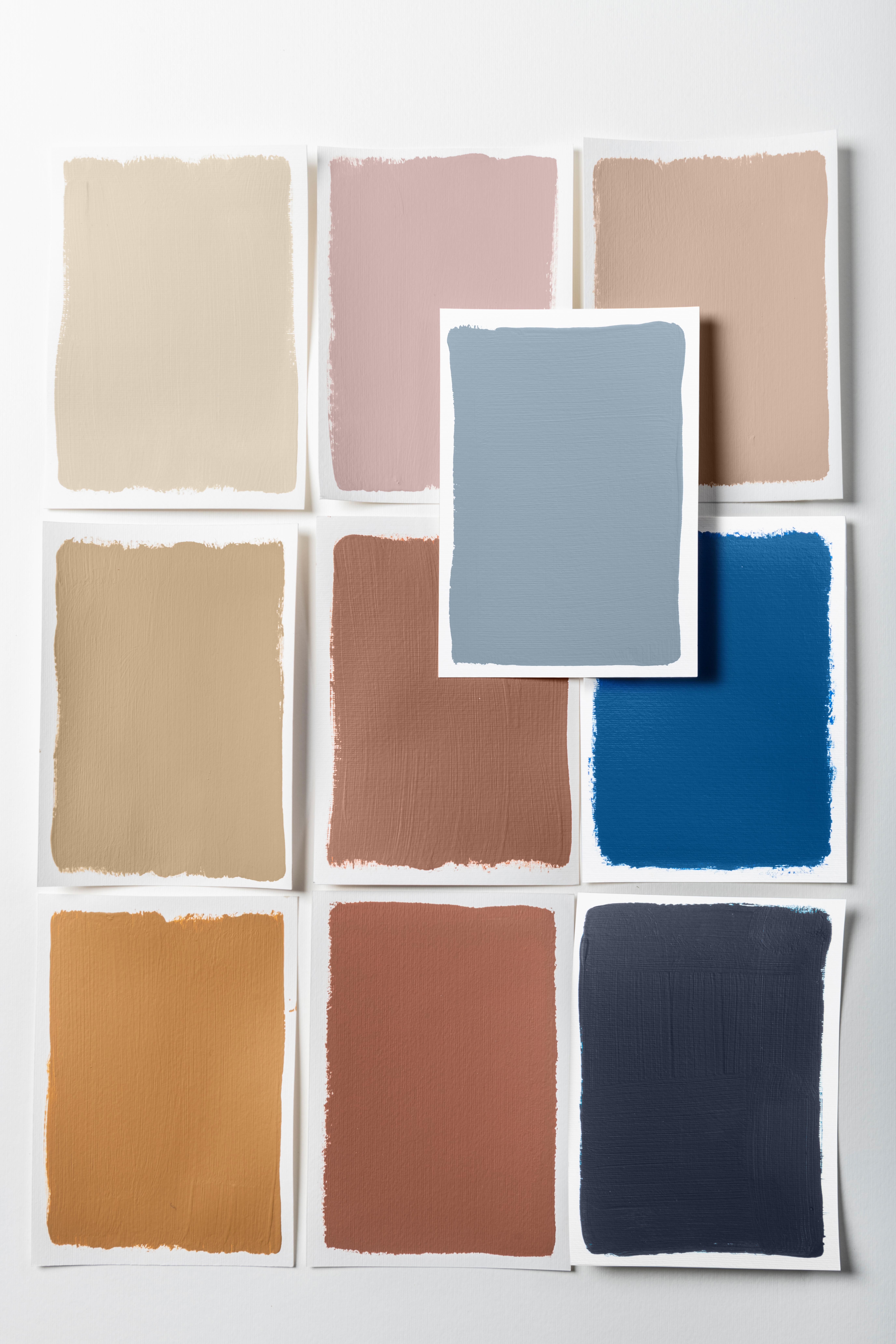 Fargepalett med jordfarger og blå aksenter