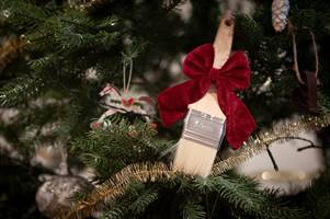 Julaften er allerede denne uka, og selv om julegavehandelen i Norge begynner tidlig november for mange, er det langt ifra alle som er ferdig nå. Er du fortsatt usikker på de siste julegavene? Her er julegavetipsene fra overflatebransjen.