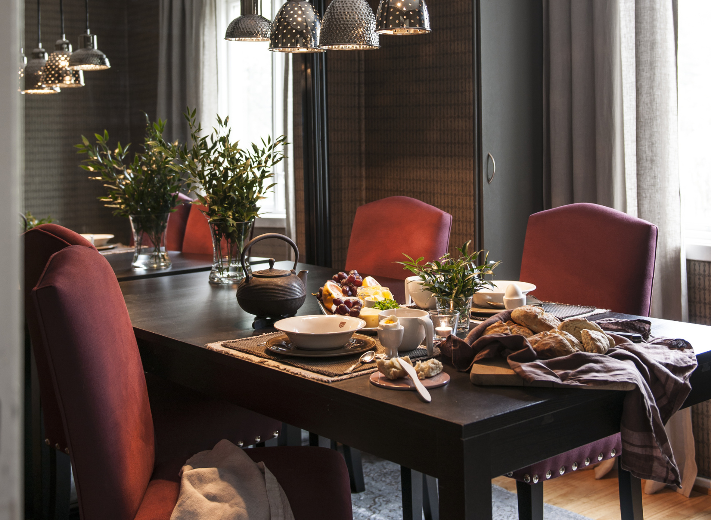 En velkledd spisestue