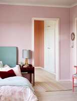 Tør du å ta i bruk årets farge, rosa, på soverommet? (Foto: Fargerike)