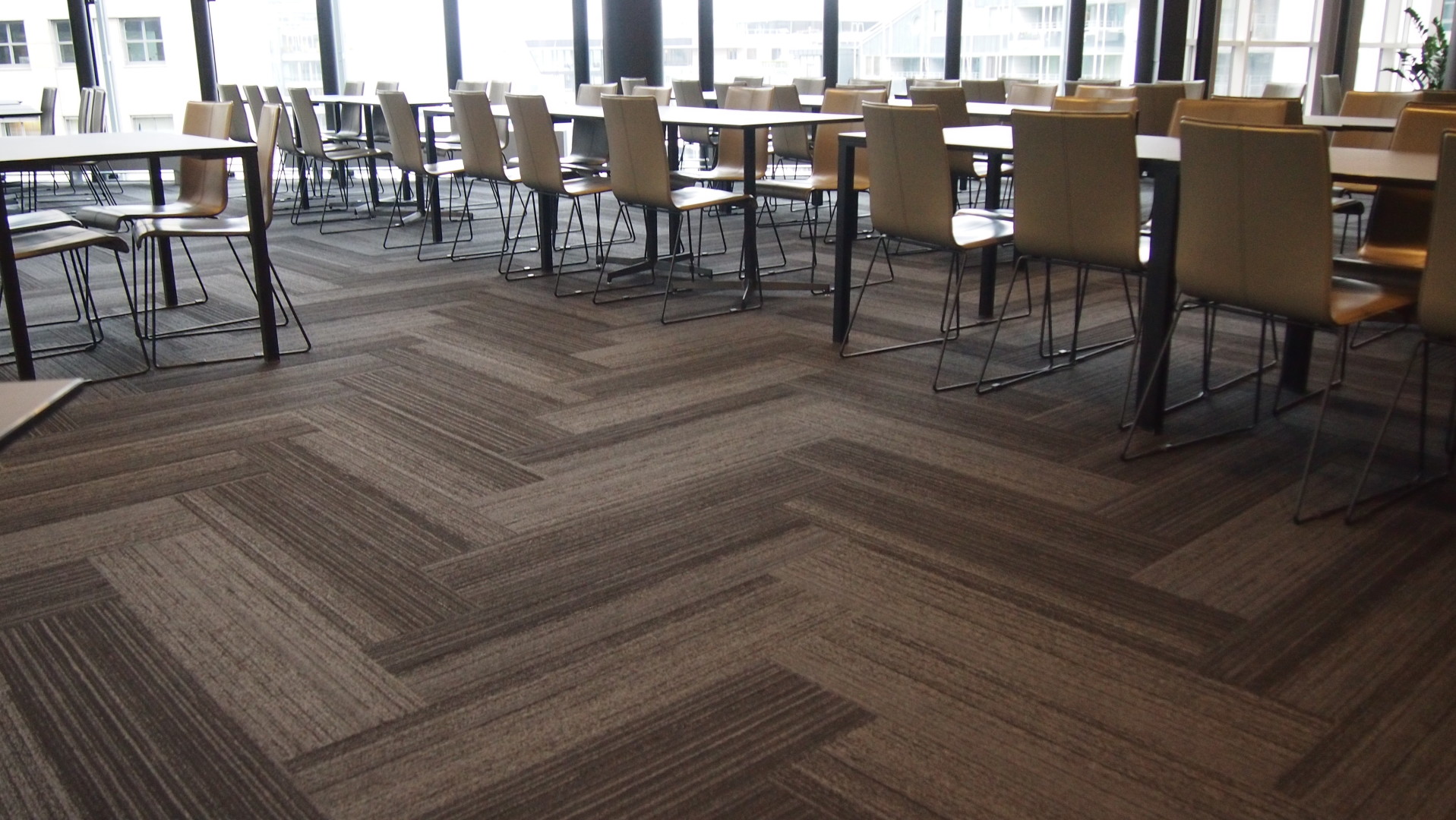 TIL NORGE: Selv om tekstilgulv er vanlig i utlandet, er det så langt ikke utbredt i Norge. Det er noe Interface ønsker å gjøre noe med. 