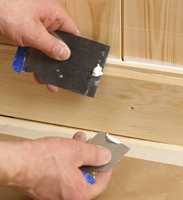 Akrylfugemasse eller malerfug brukes for å tette små sprekker langs tak og taklister, ved omramminger og gerikter. Den kan brukes ved lusing av lavprofilert panel, og for å tette tørkesprekker i innvendig panel.