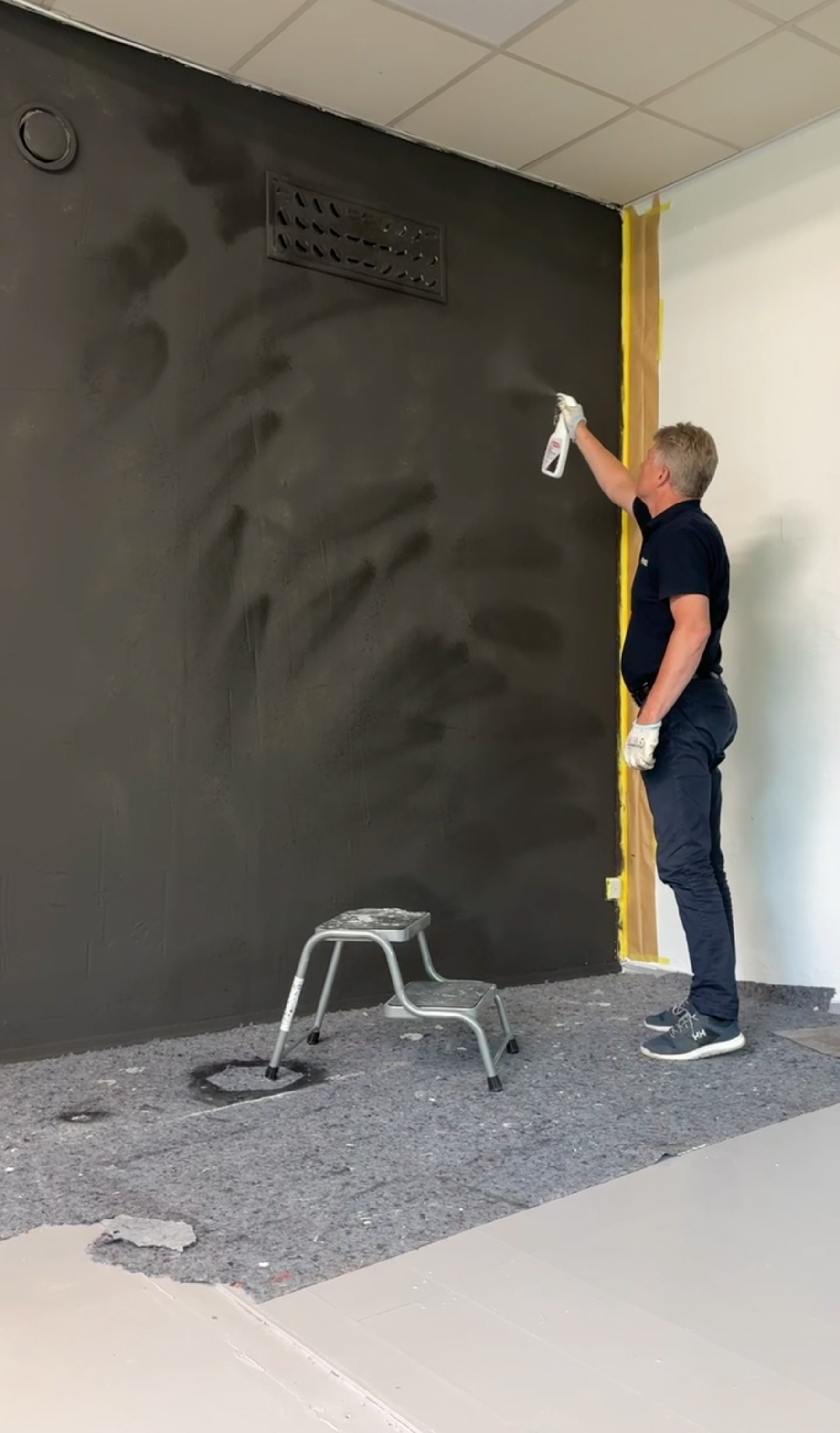 Aktivatorspray påføres