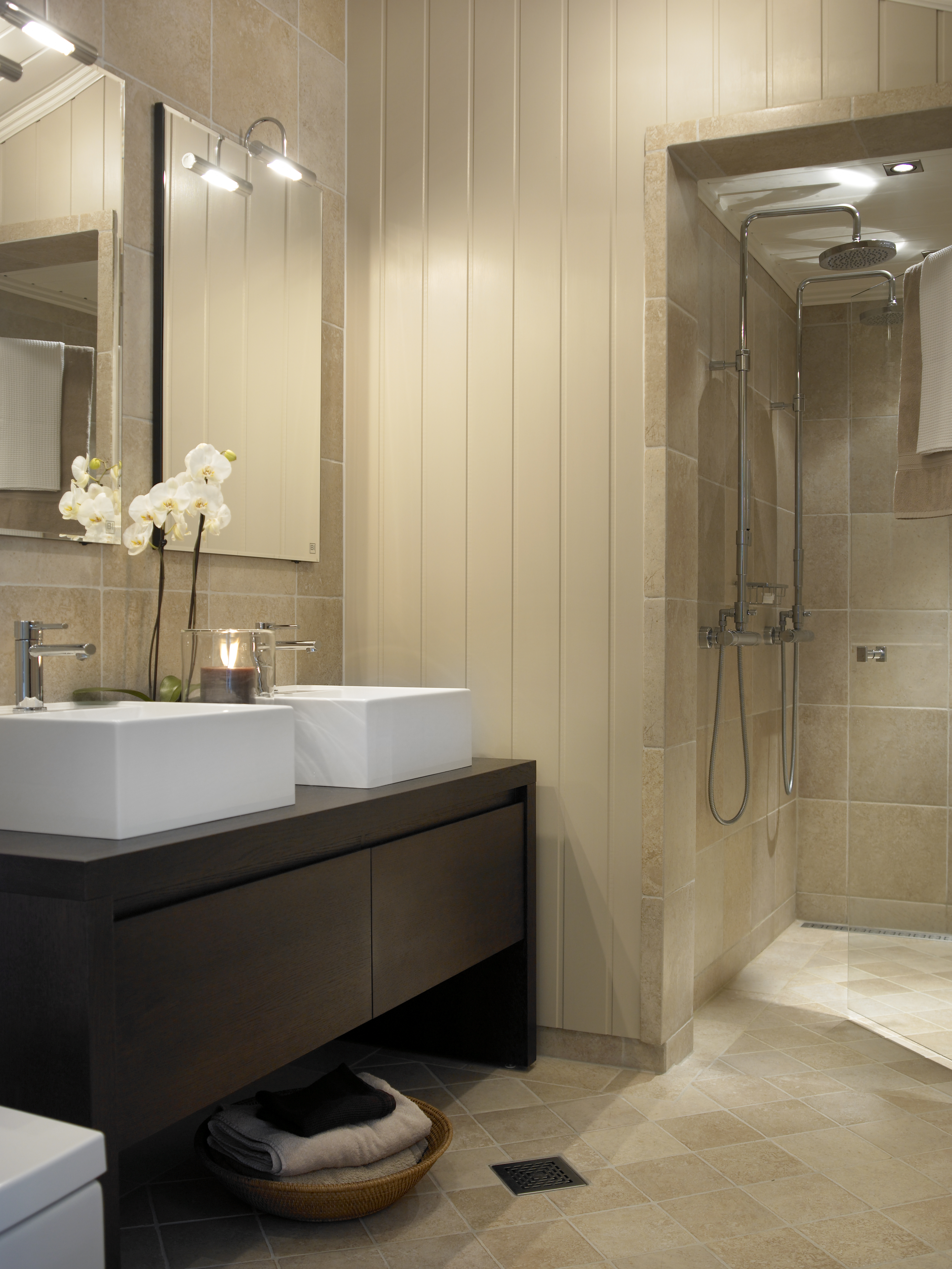 Bad med variert materialbruk