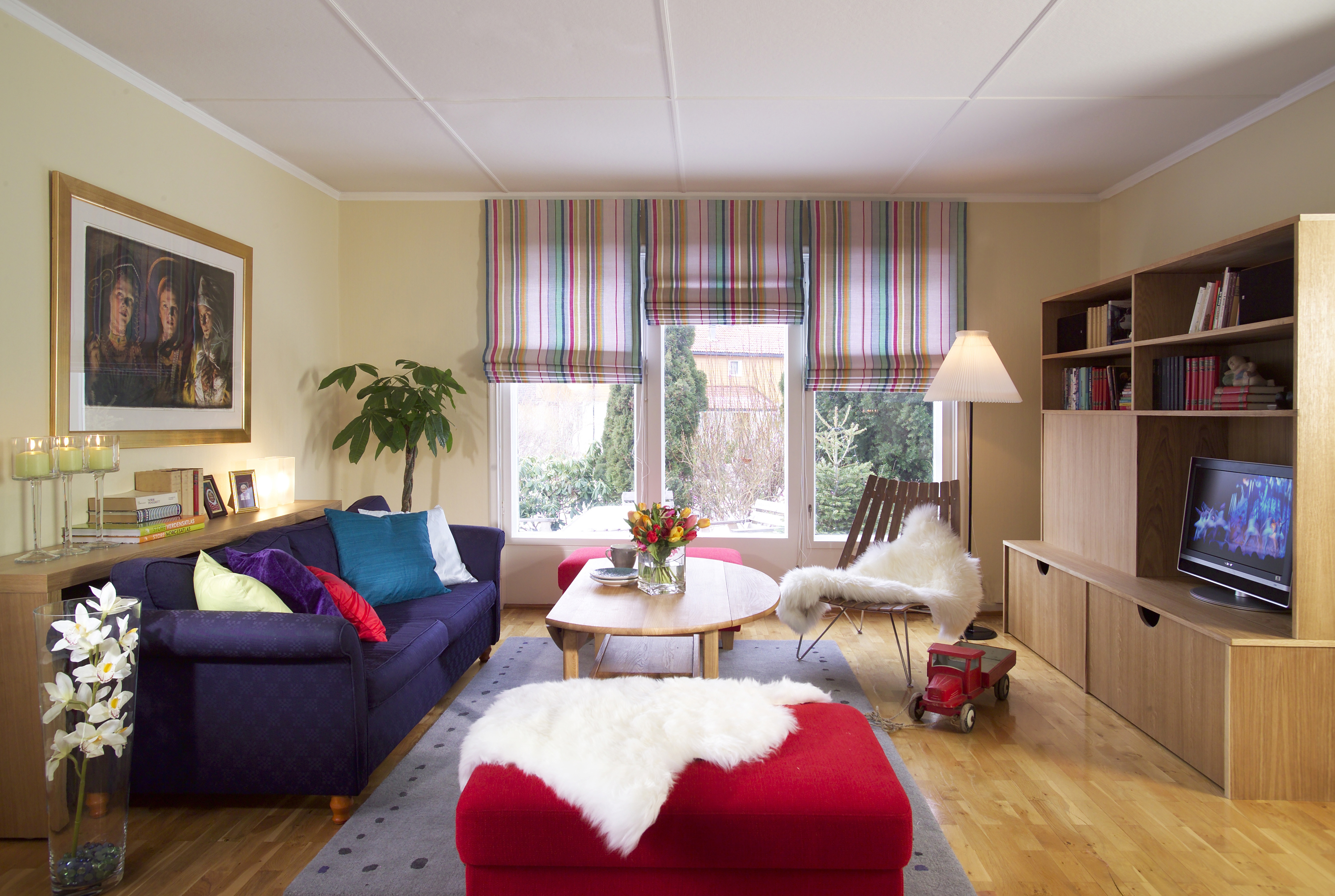 Funksjonell stue i retromoderne stil