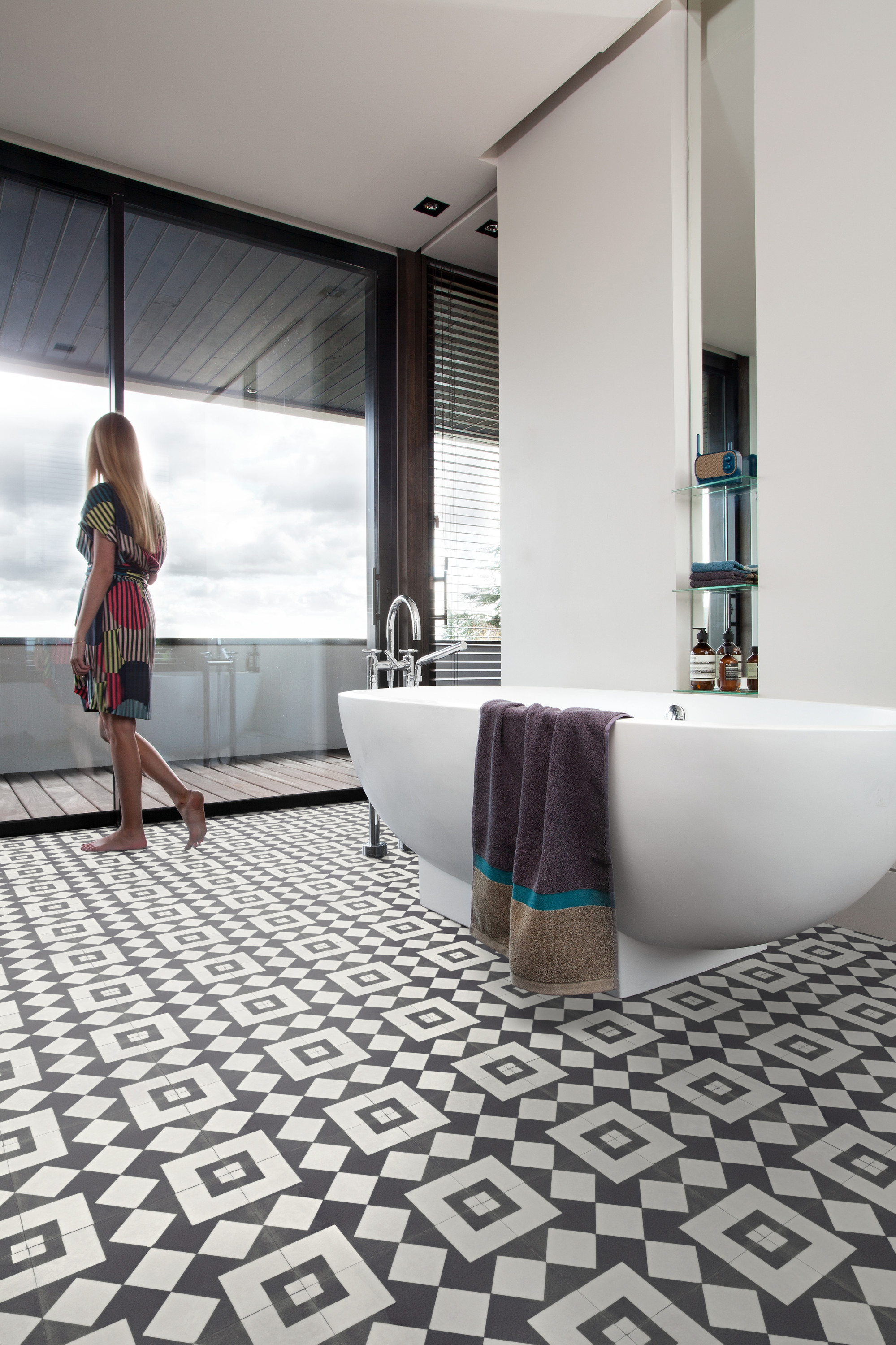 Mønstret vinylbelegg på badet