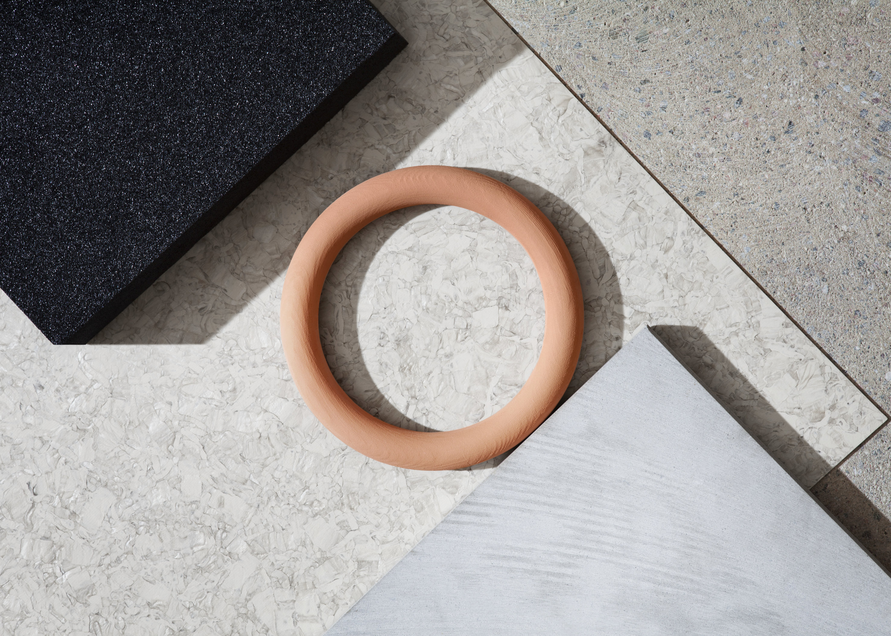 Alt i ett og potte tett på baderomsgulvet