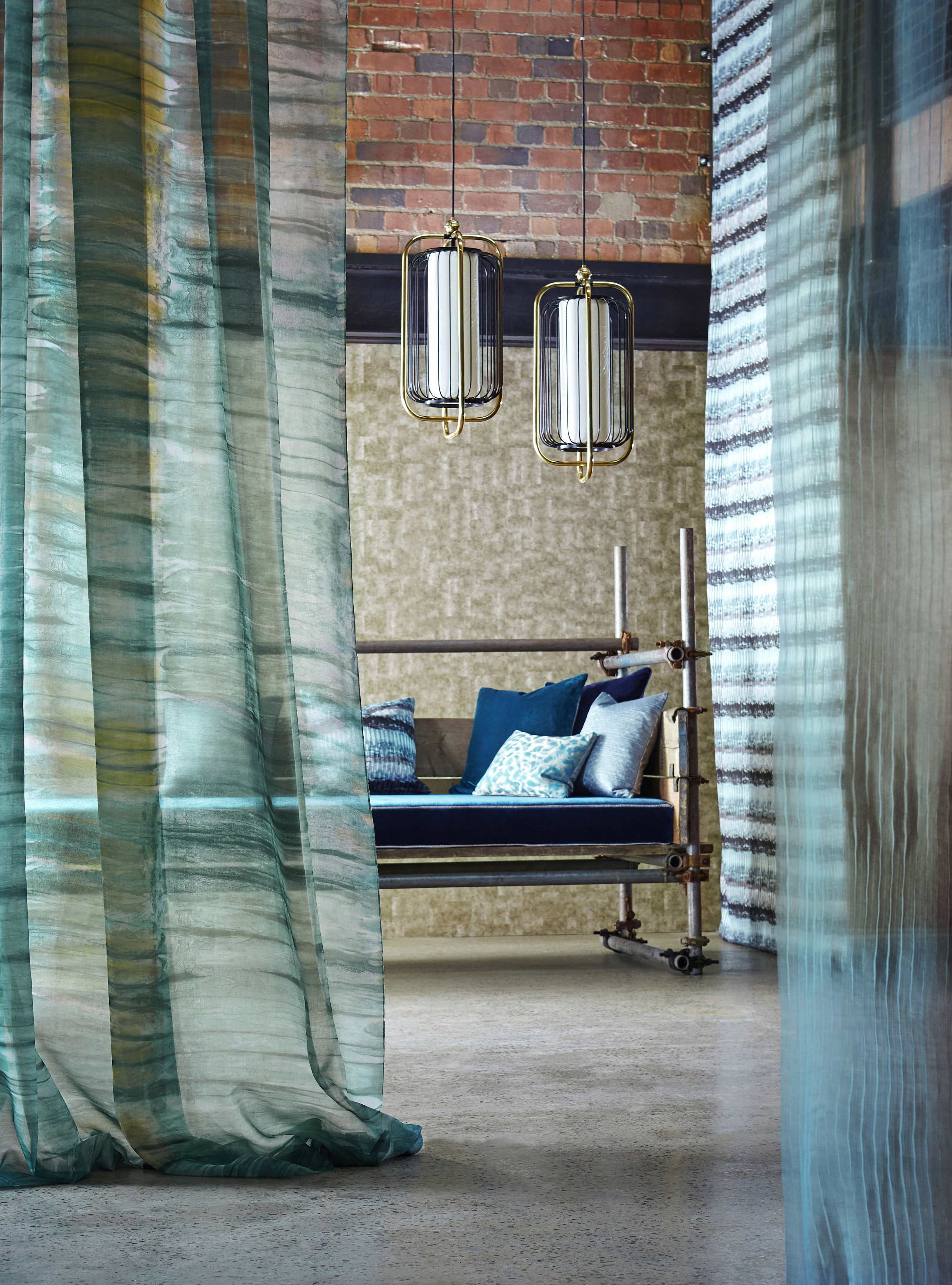 Florlette tekstiler i turkis kan gi assosiasjoner til luft og vann.  