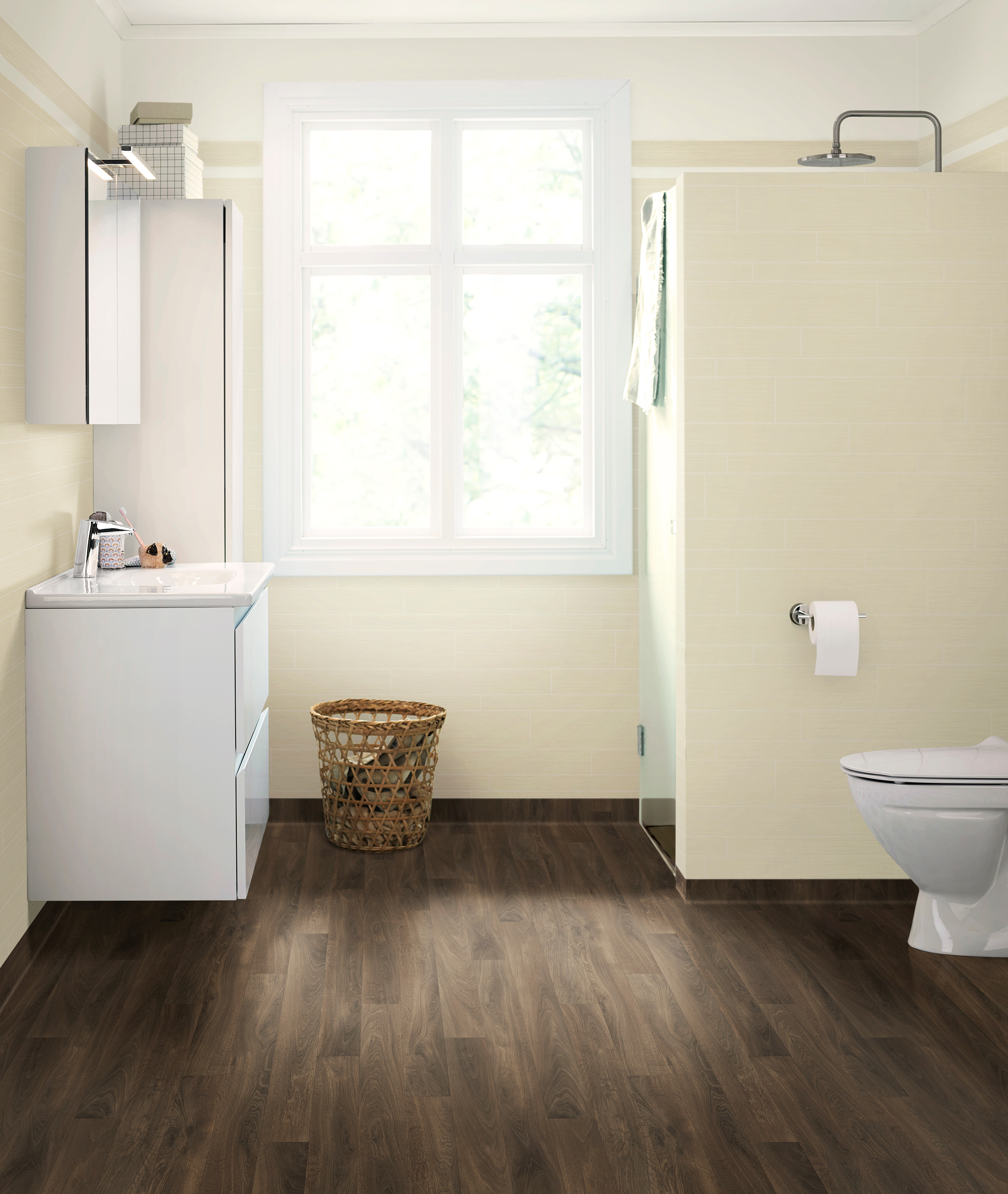 PARKETT: Du kan få parkettlook på badet med våtromsvinyl. I kolleksjonen Aquarelle fra Tarkett er det mange ulike ”treslag” i både vanlig parkett og skipsgulv.