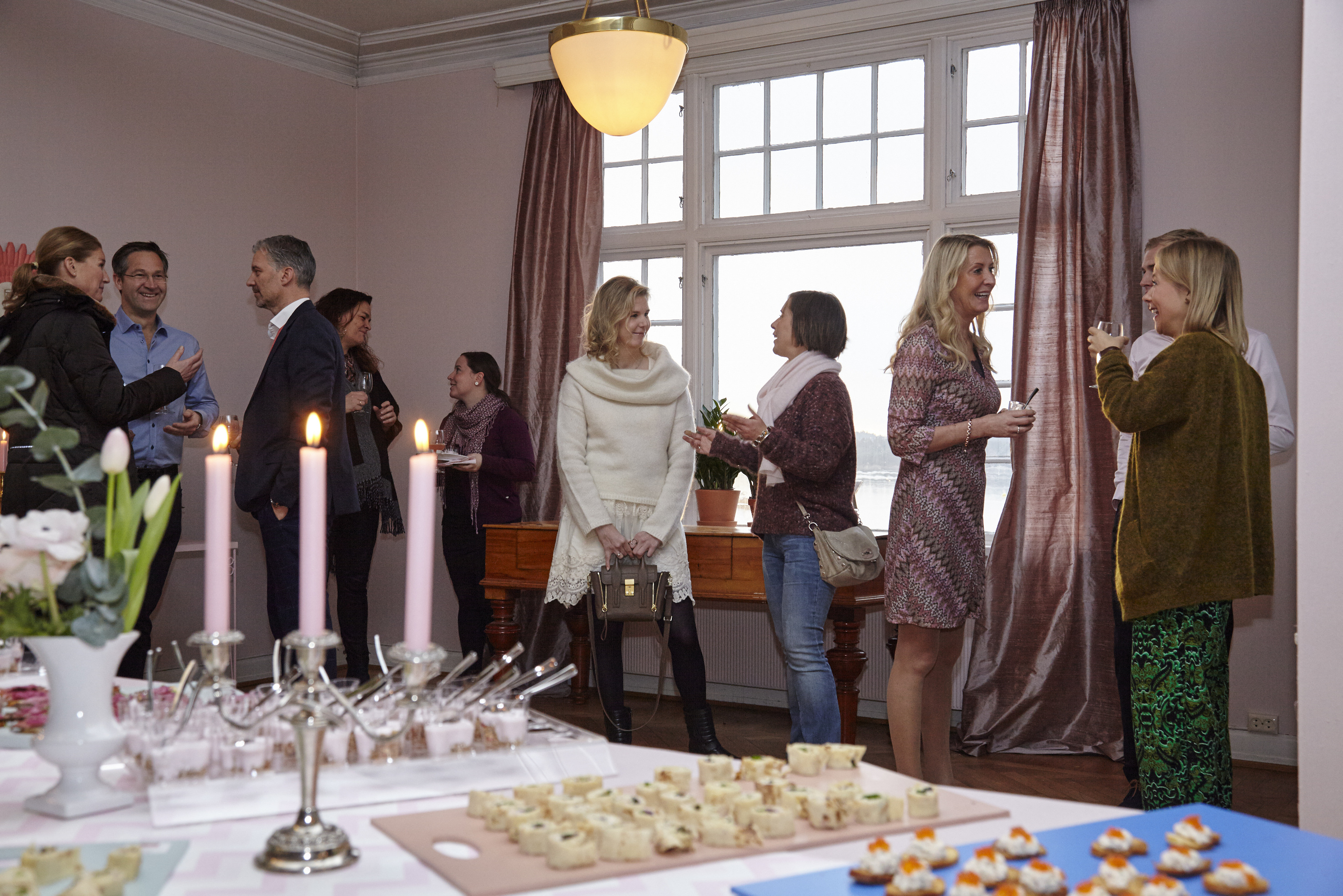 Både menn og kvinner kan trives i en rosa ramme, som her fra lanseringen av årets farge for 2016 i regi av Fargerike.