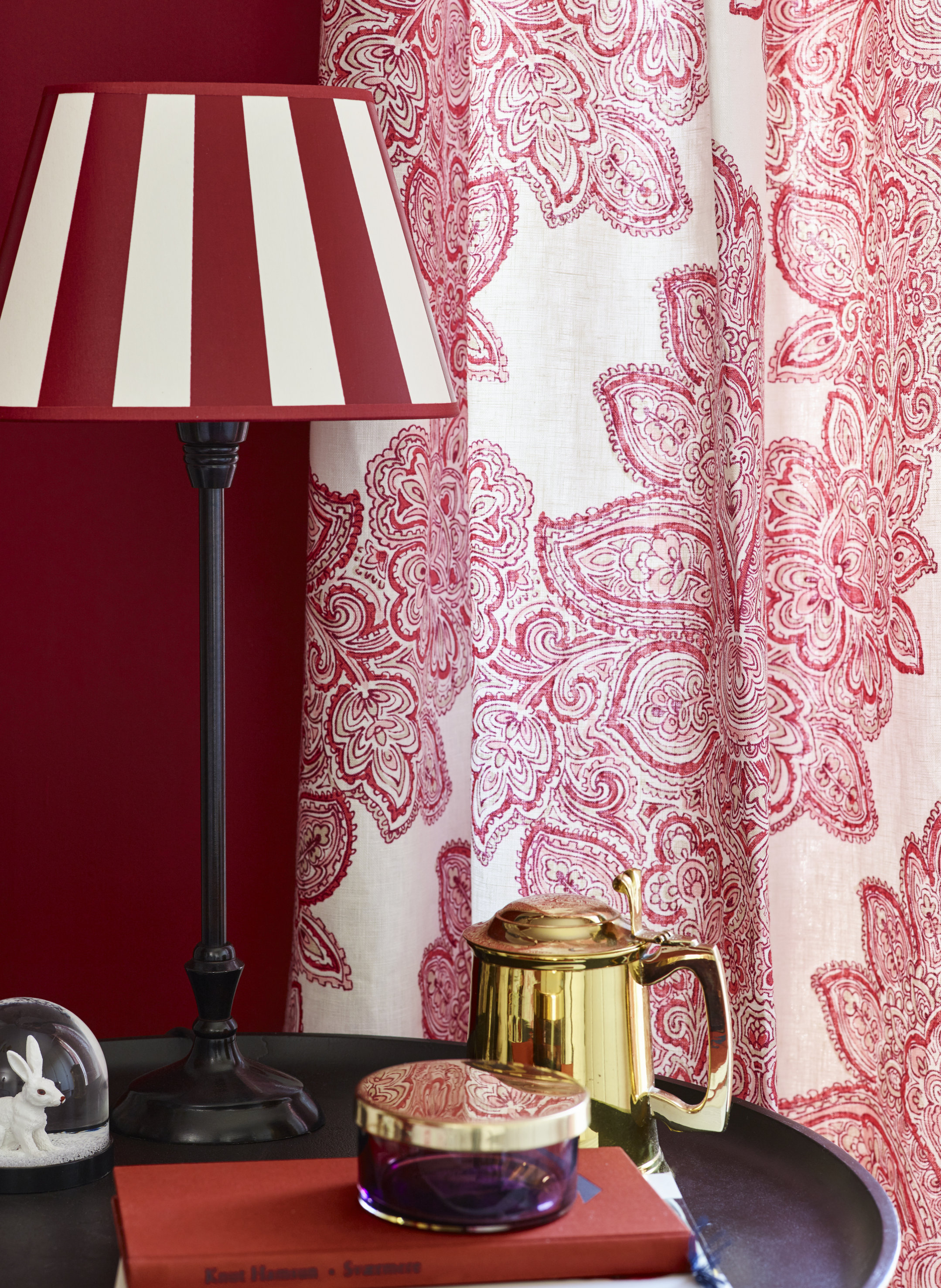 ÅRETS FARGE: Rødt er så innarbeidet som julefarge at den gir julestemning hele året. Slett ikke å forakte! (Foto: Fargerike)