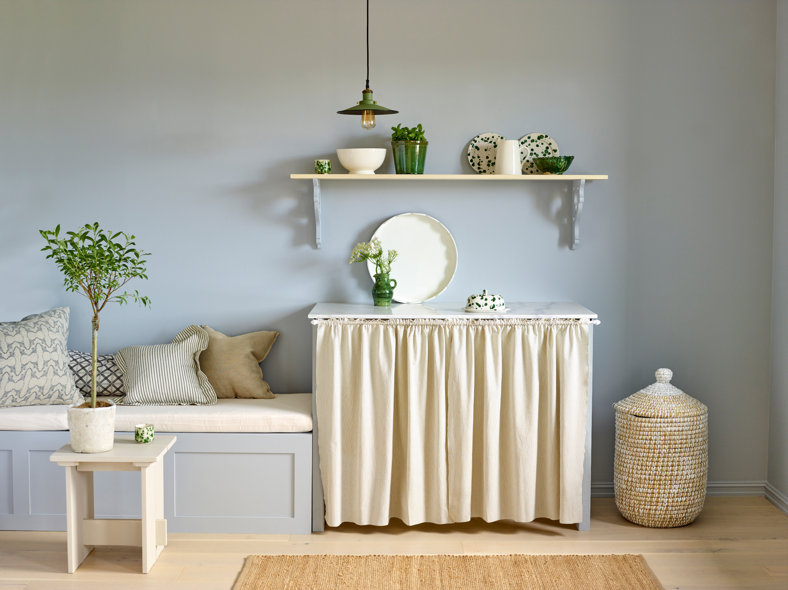 lysblå vegger beige inventar