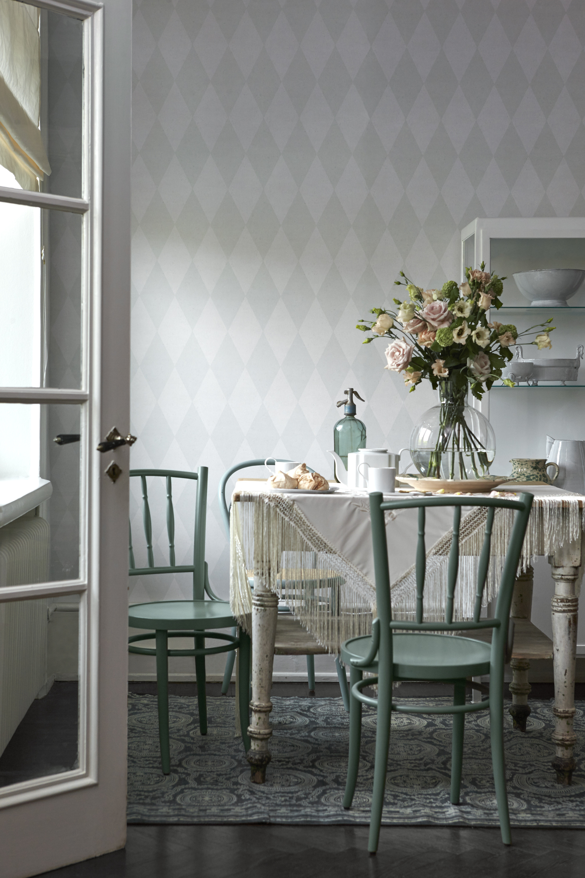 A Vintage book tar deg med på en reise til den franske landsbygda, med sine nostalgiske og romantiske design.