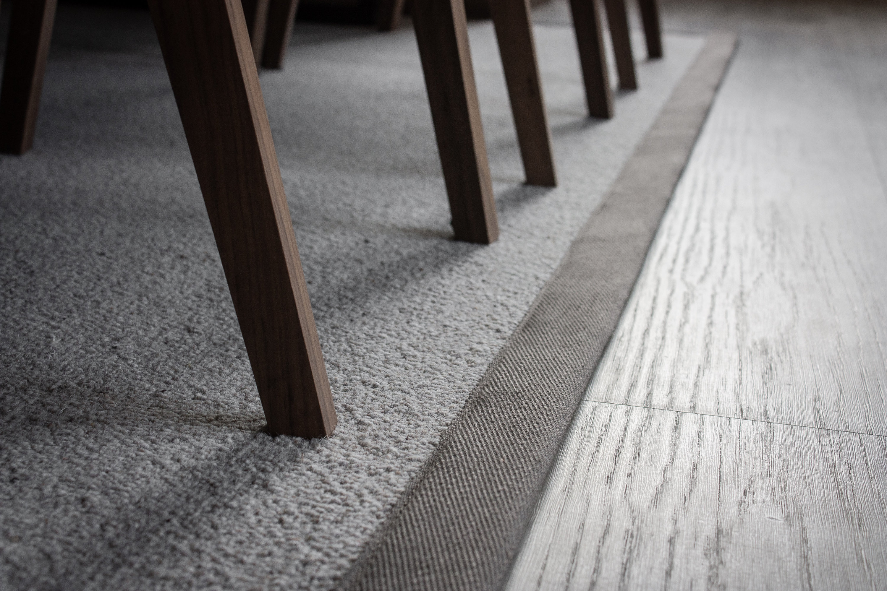 teppe under spisestoler 