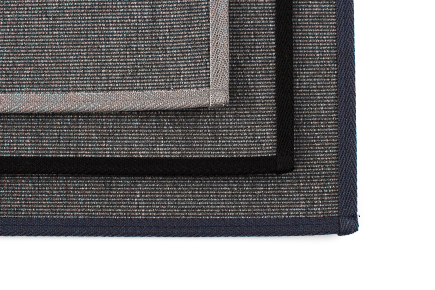 tepper med smale kantbånd