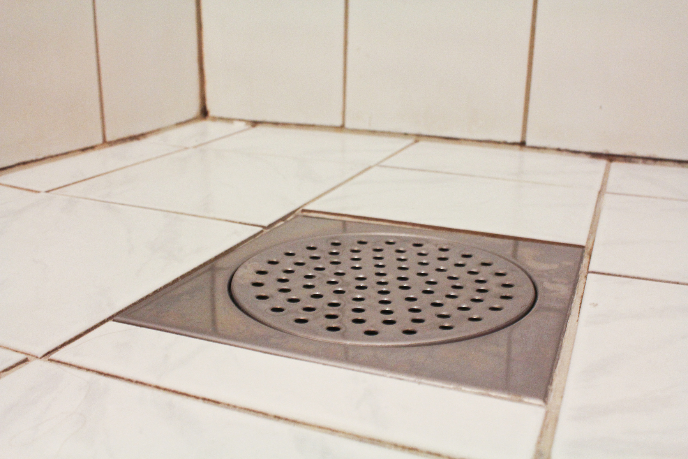 Bli kvitt vond lukt på badet