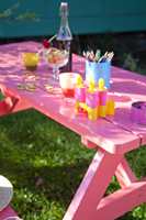 HAGEPRYD: Et rosa bord blir en fin fargeklatt i enhver hage. 