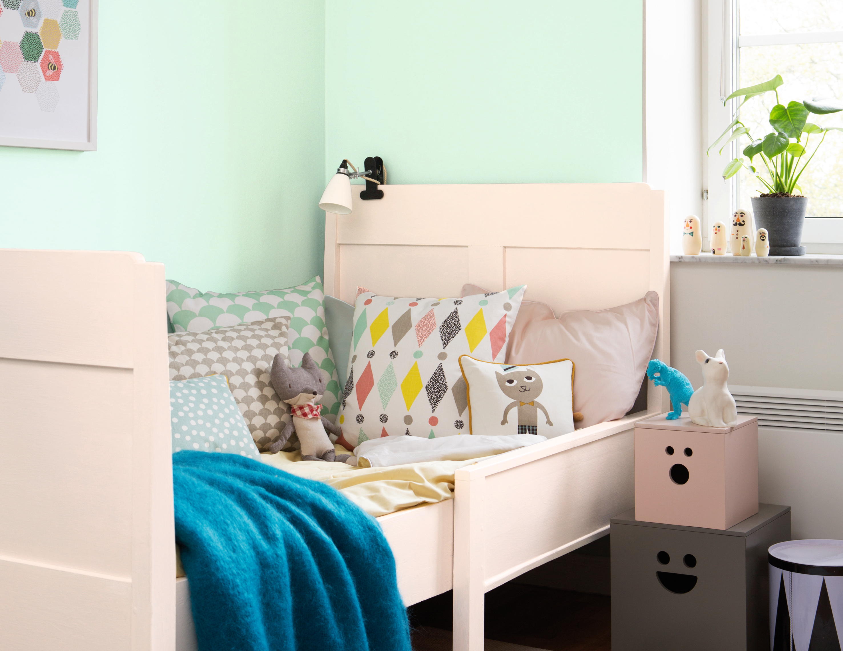 De store veggflatene er malt med den svalt mintgrønne fargen 0578 Clouds.