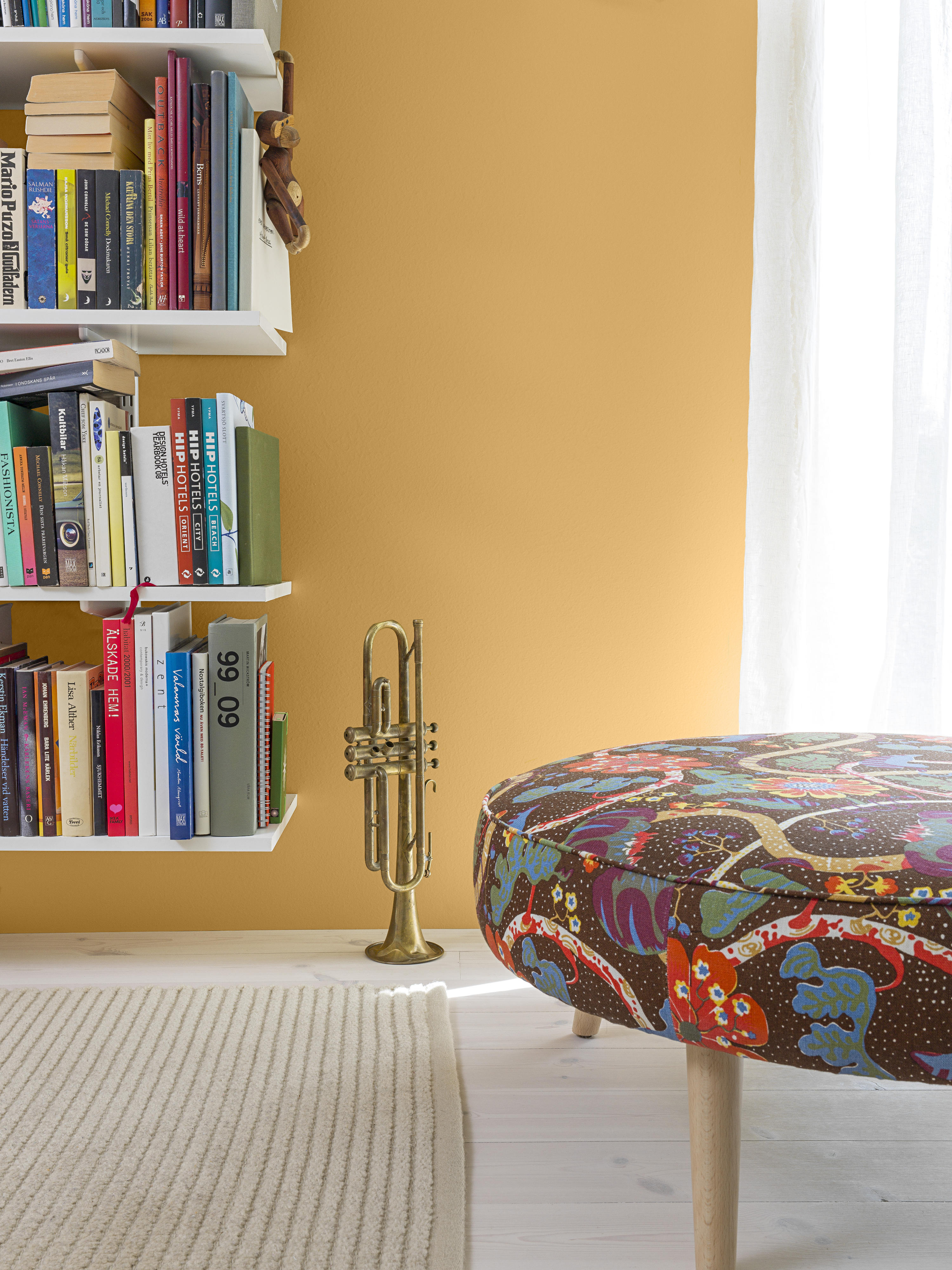 Gult står blant annet for livskraft og glede! Denne gulfargen er fra Beckers.