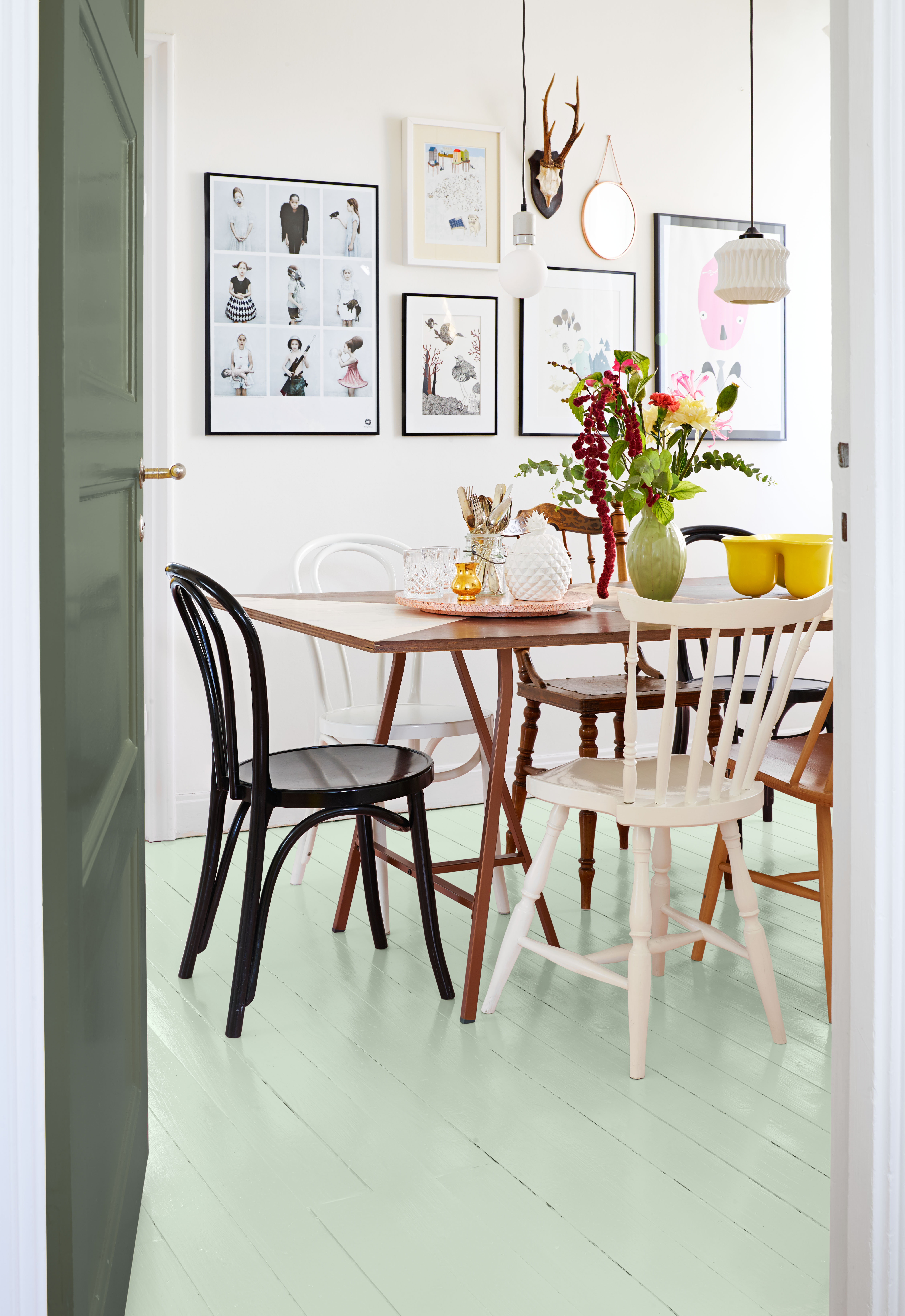 Den lysegrønne nyansen på gulvet stjeler ikke for mye oppmerksomhet, men glir rett inn i en harmonisk helhet. (Foto: Beckers)