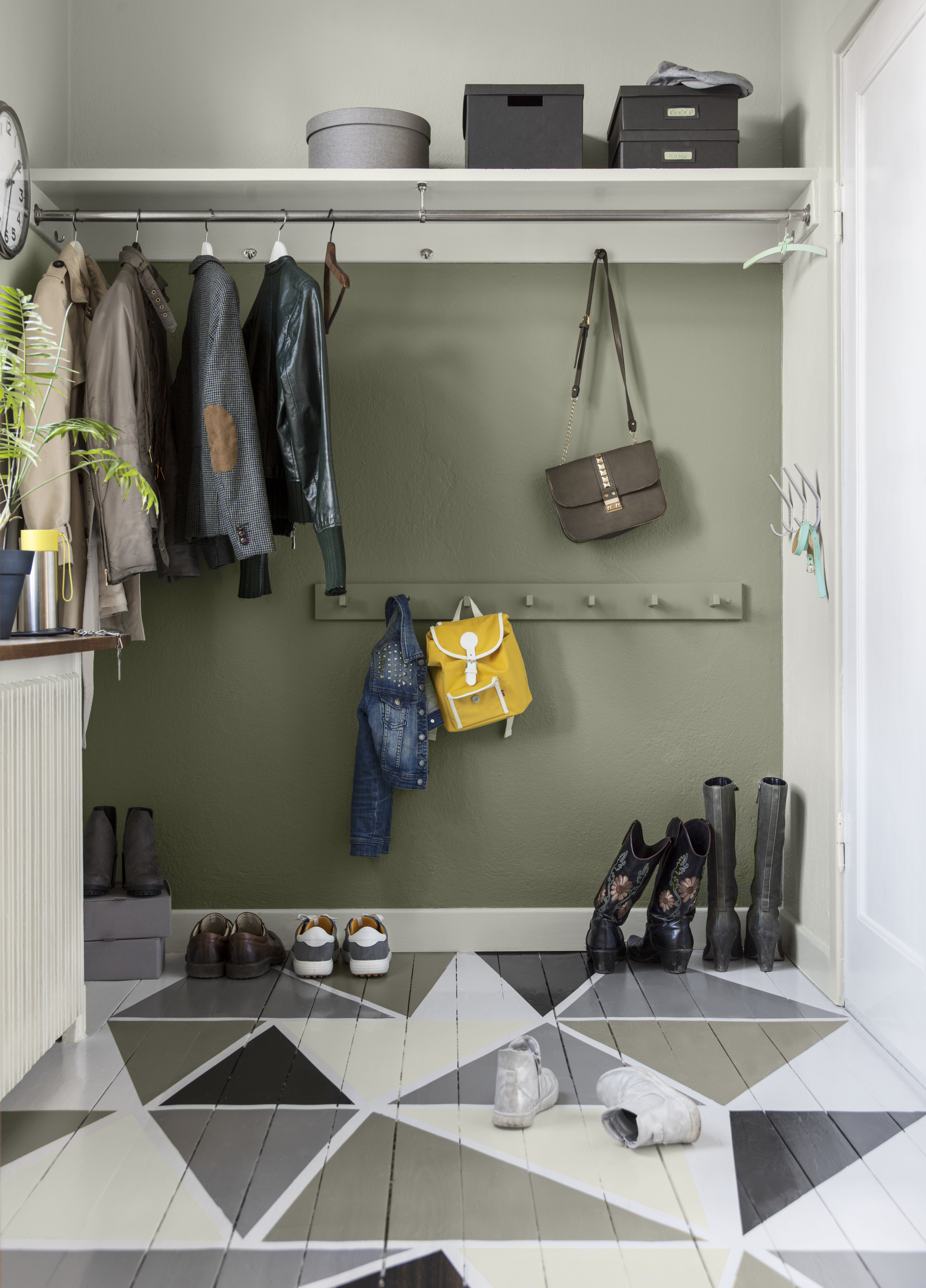 MALT MØNSTER: En kreativ løsning er å male gulvet i et hjemmesnekret mønster. Da kan du leke deg og skape et helt unikt gulv! (Foto: Beckers)