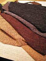 Den belgiske tekstilprodusenten Beaulieu Fabrics har en serie møbelstoffer som går veldig bra på Møre for tiden. Fargeskalaen er trendy i jordfarger, med innvevde tråder i fravikende farge som gir liv til den ellers ensfargete overflaten.