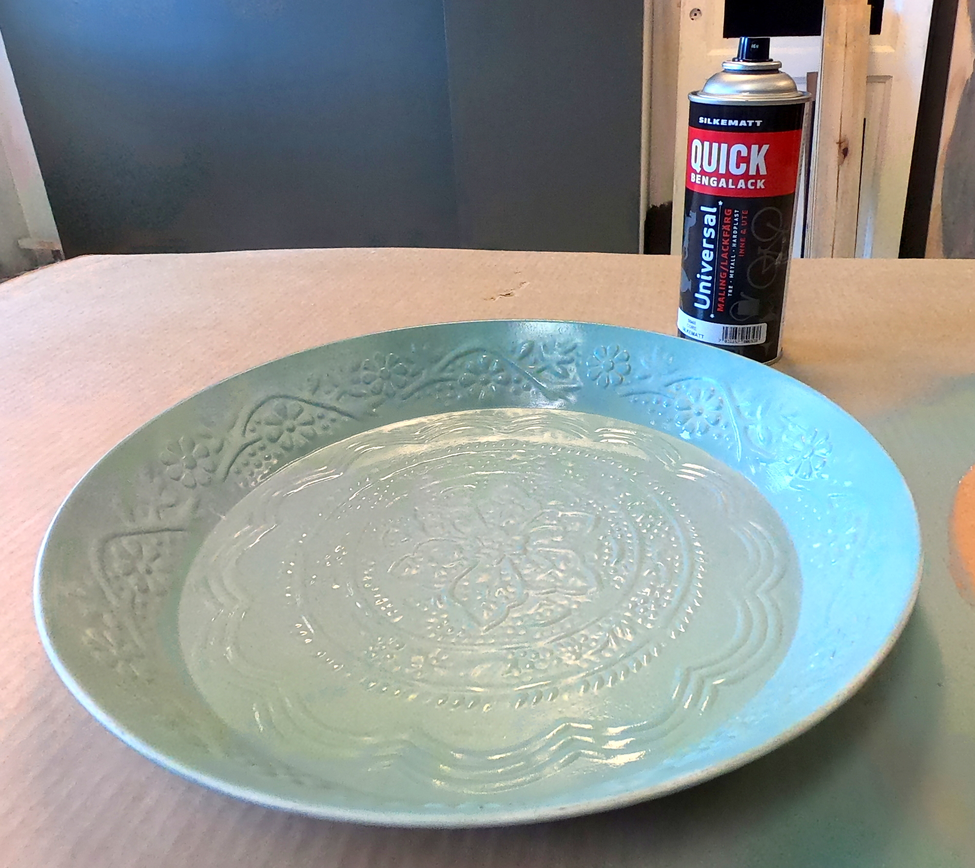 Nytt serveringsfat med spraymaling