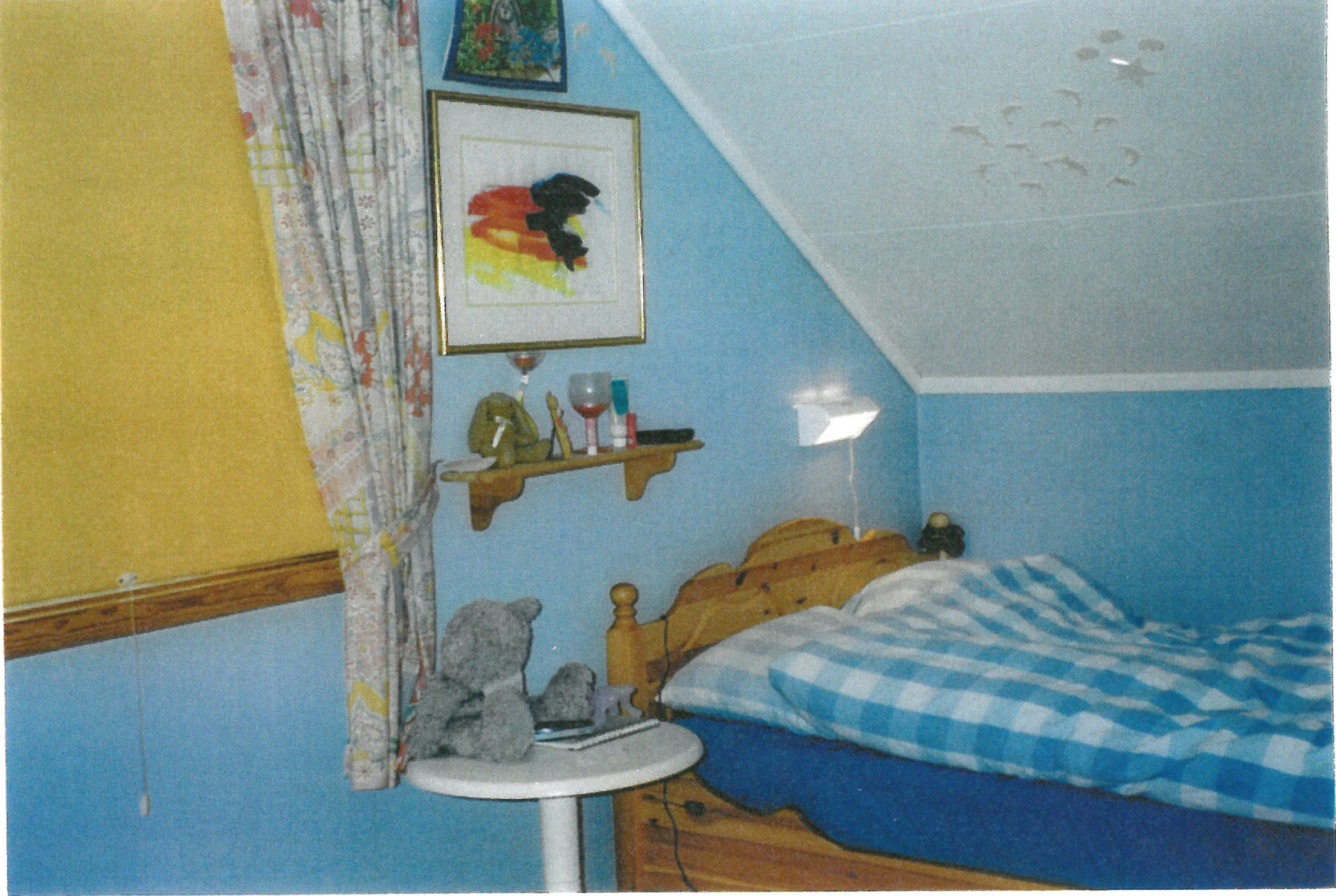 Før: mellomblå farger og ubehandlet furu var en stil tenåringen hadde vokst fra. 