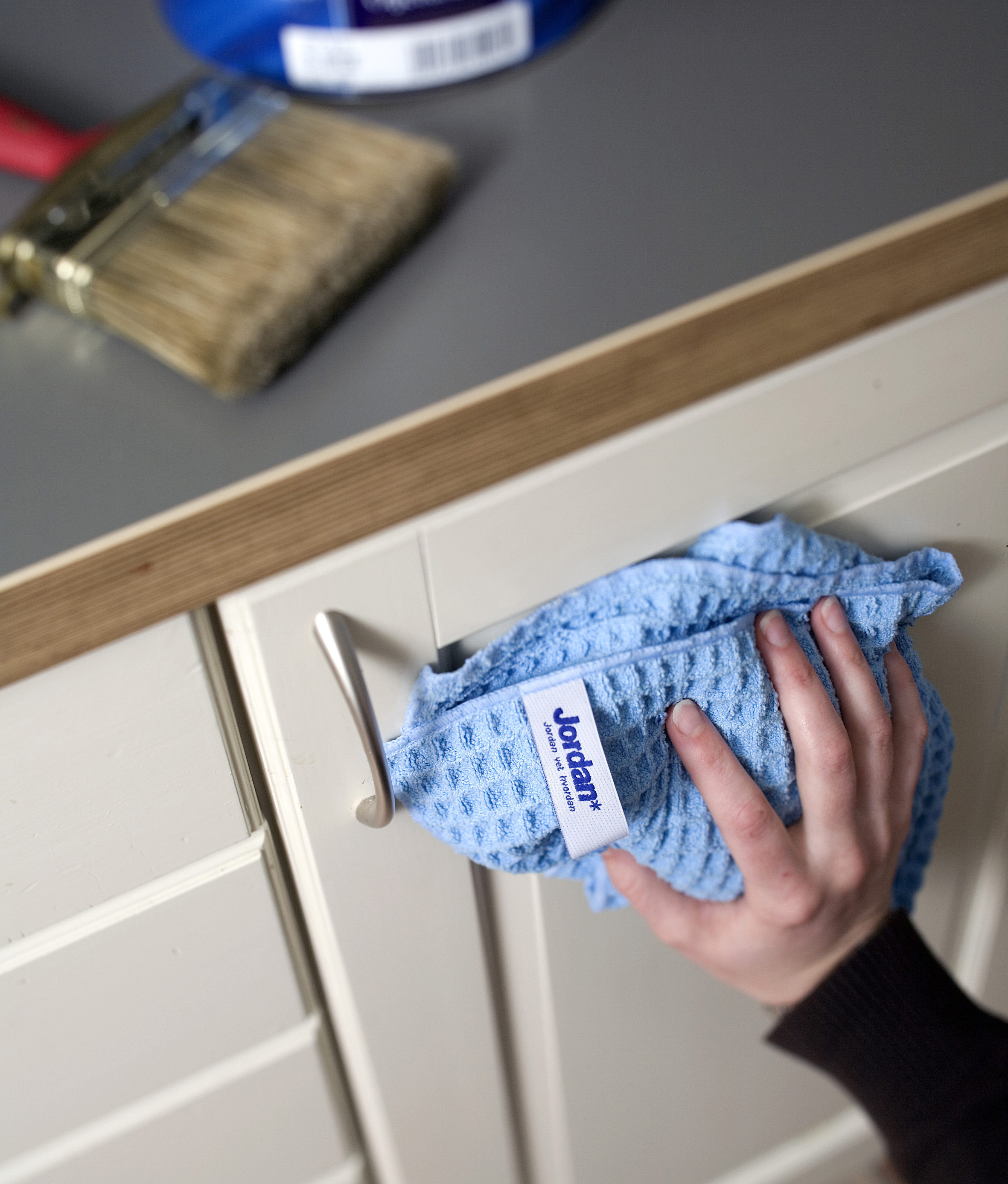 BEST EGNET: Bruk et rengjøringsmiddel som er spesielt beregnet for bruk før maling.