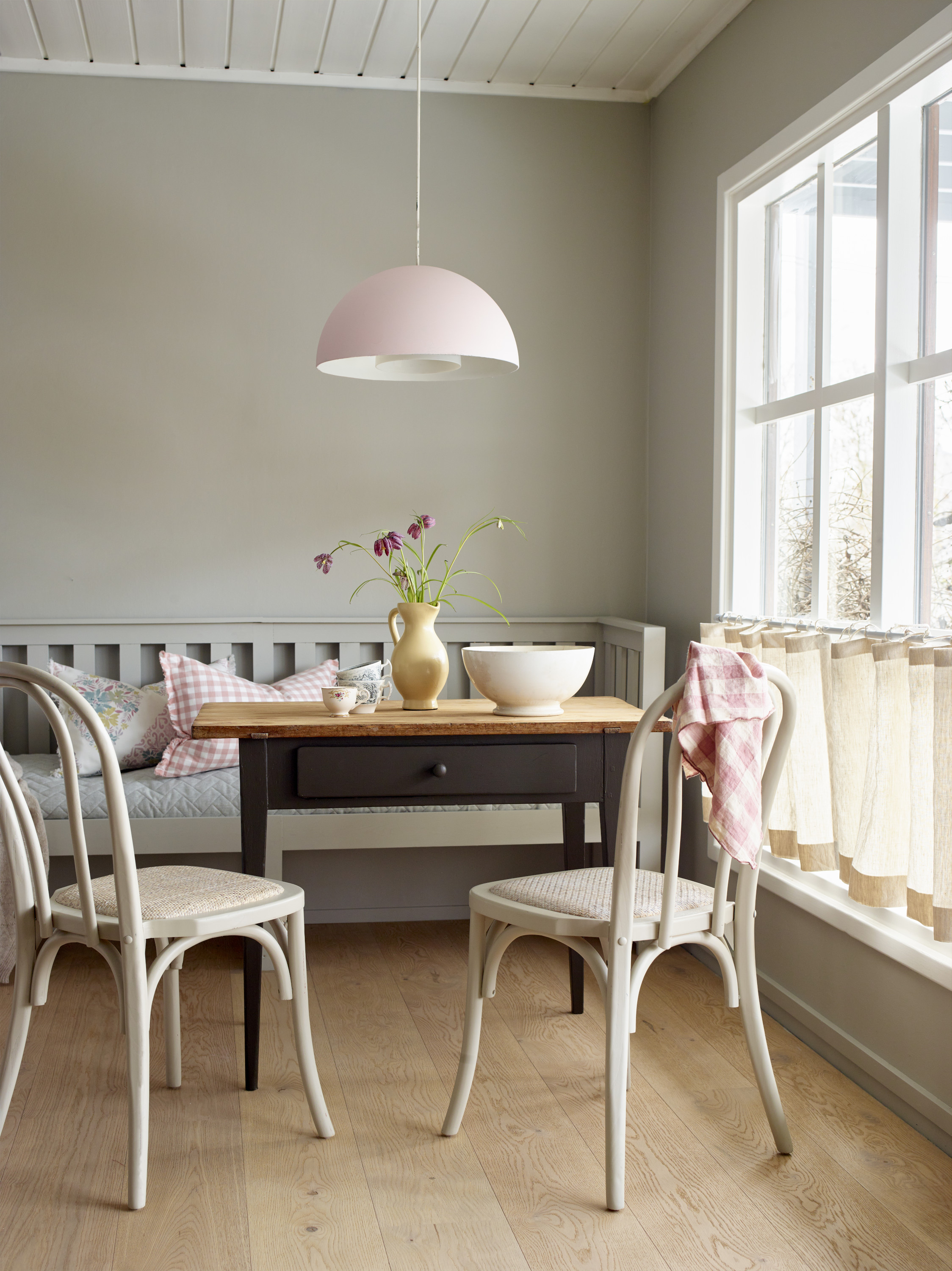 kafegardiner vindu bord og stoler