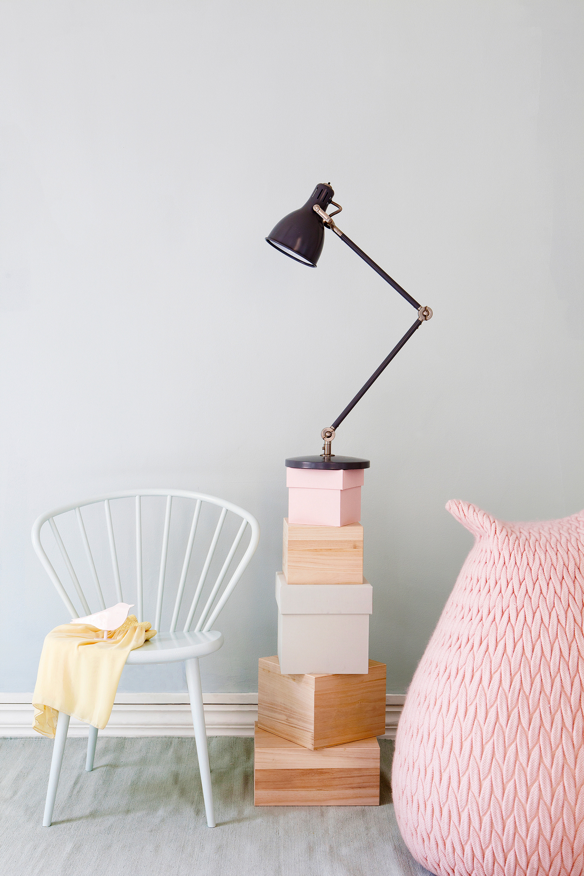 Hele rommet må ikke være rosa, i kombinasjon med andre farger og materialer blir det fort rom for større jenter…og gutter.