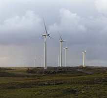 Grønne sertifikater skal avhjelpe det norske kraftunderskuddet. Det kan blant annnet bety mer vindkraft. Her fra Statkrafts vindmøllepark på Smøla.